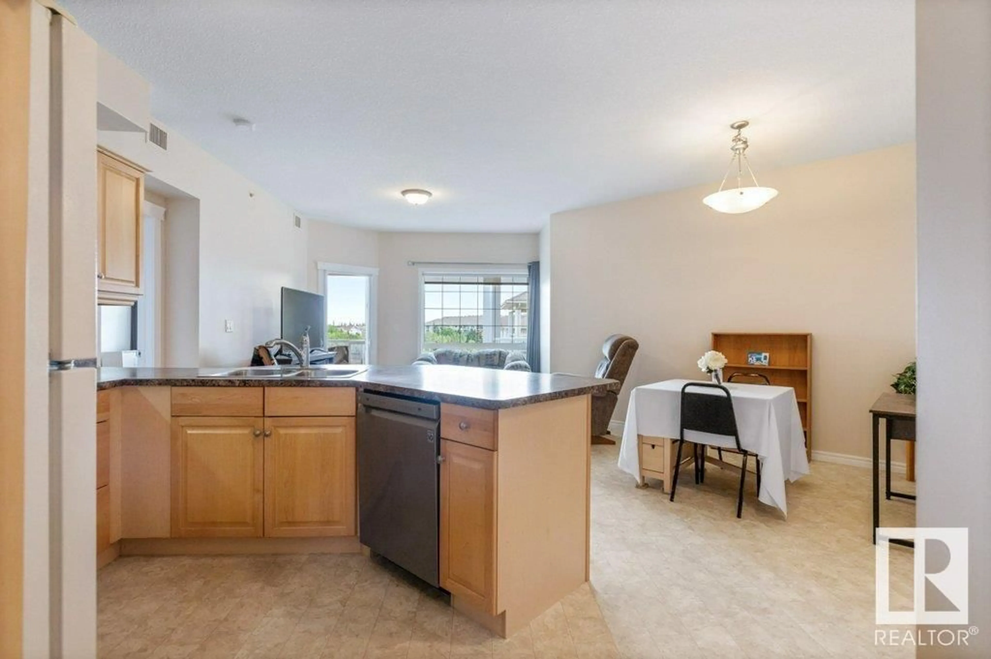 Standard kitchen, unknown for 460 2750 55 ST NW, Edmonton Alberta T6L7H5