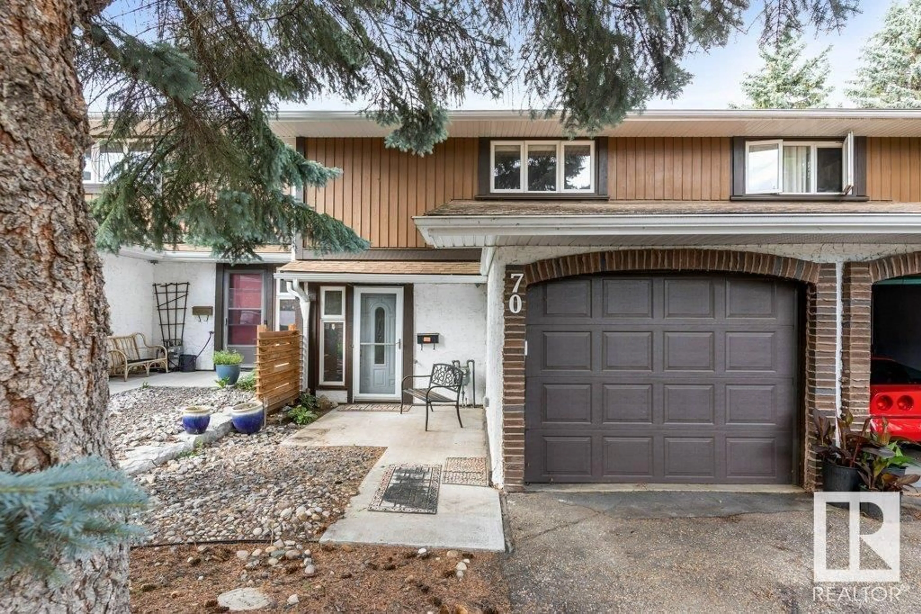 Home with vinyl exterior material, street for 70 HEARTHSTONE NW, Edmonton Alberta T6H5E5