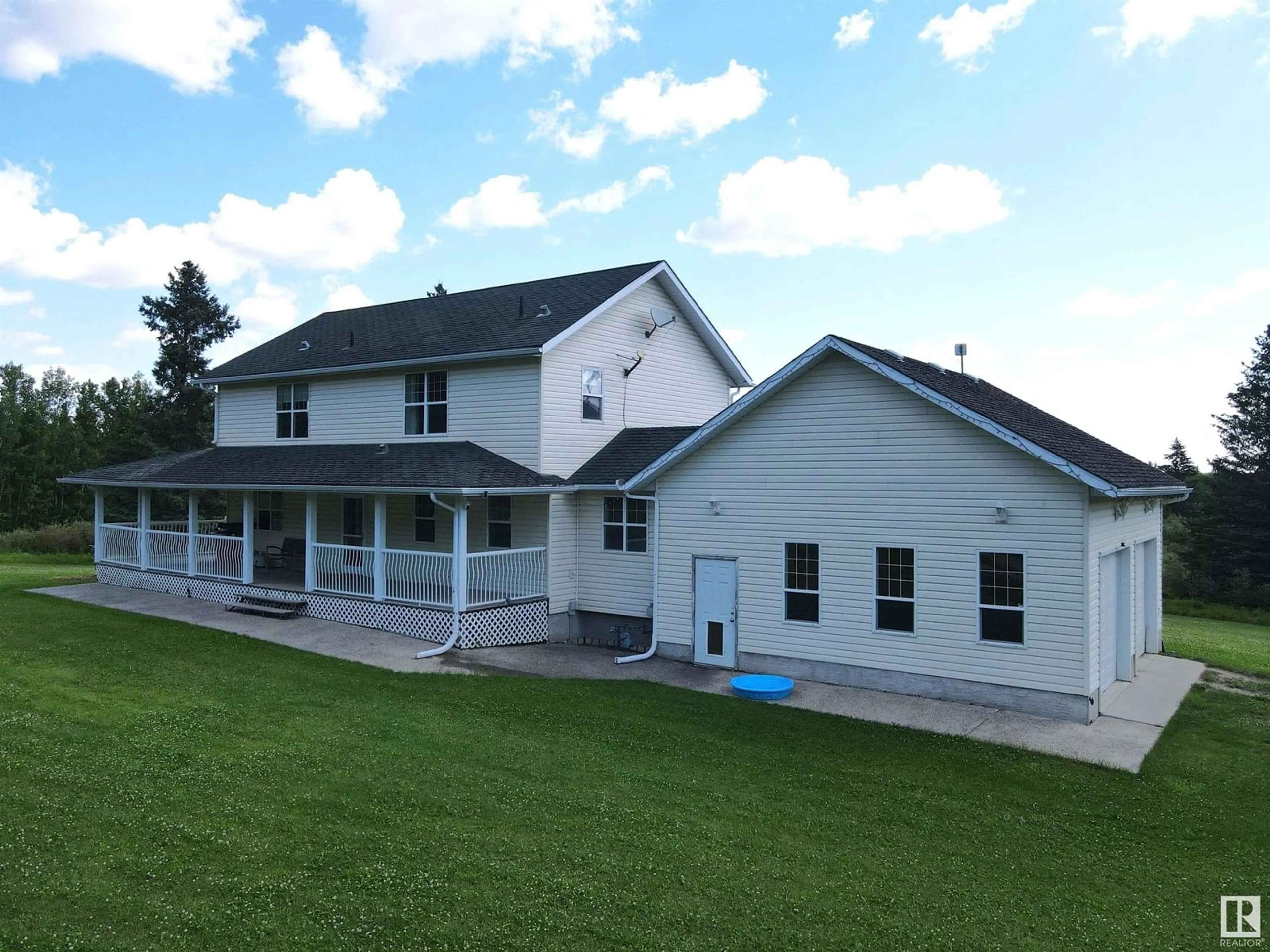 A pic from outside/outdoor area/front of a property/back of a property/a pic from drone, building for 49531 RANGE ROAD 55, Rural Brazeau County Alberta T0C2H0