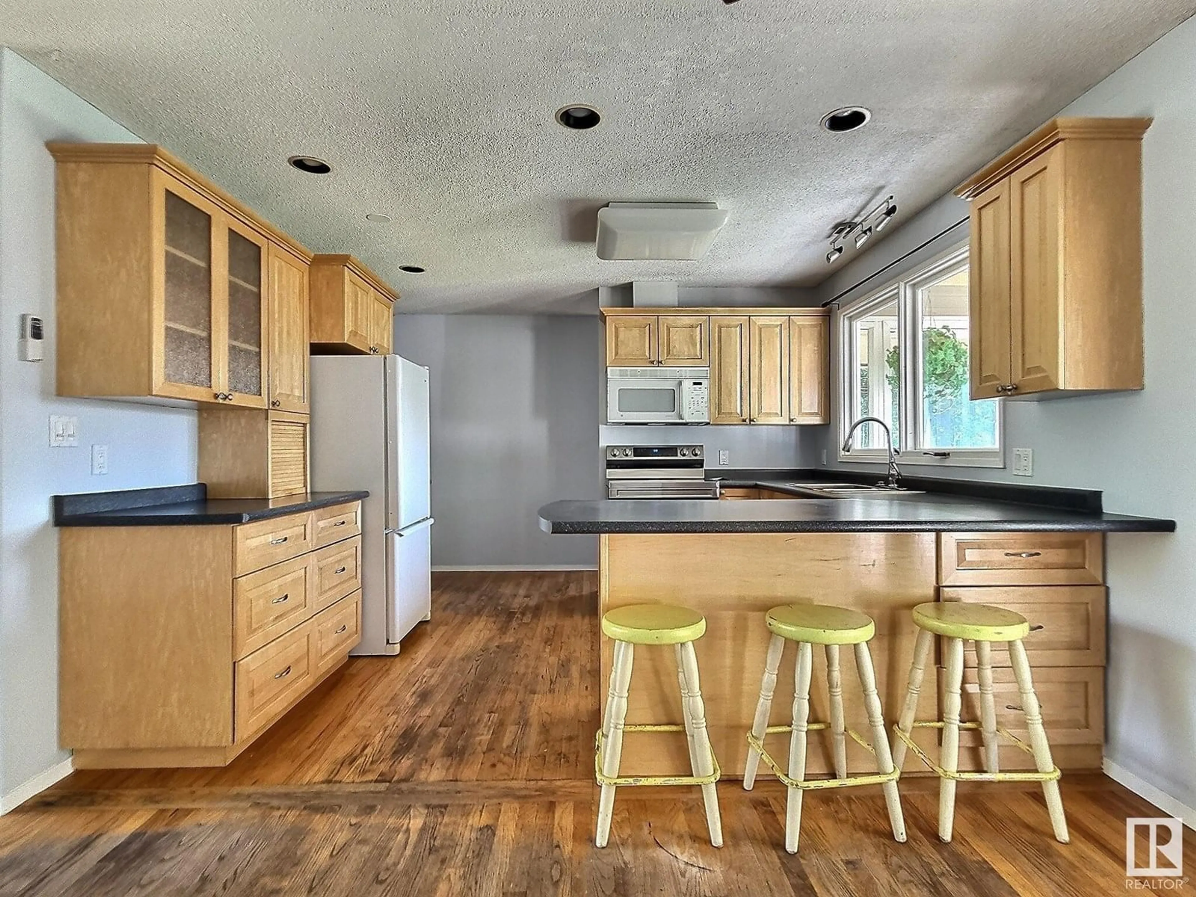 Open concept kitchen, wood/laminate floor for 4337 49 AV, St. Paul Town Alberta T0A3A3