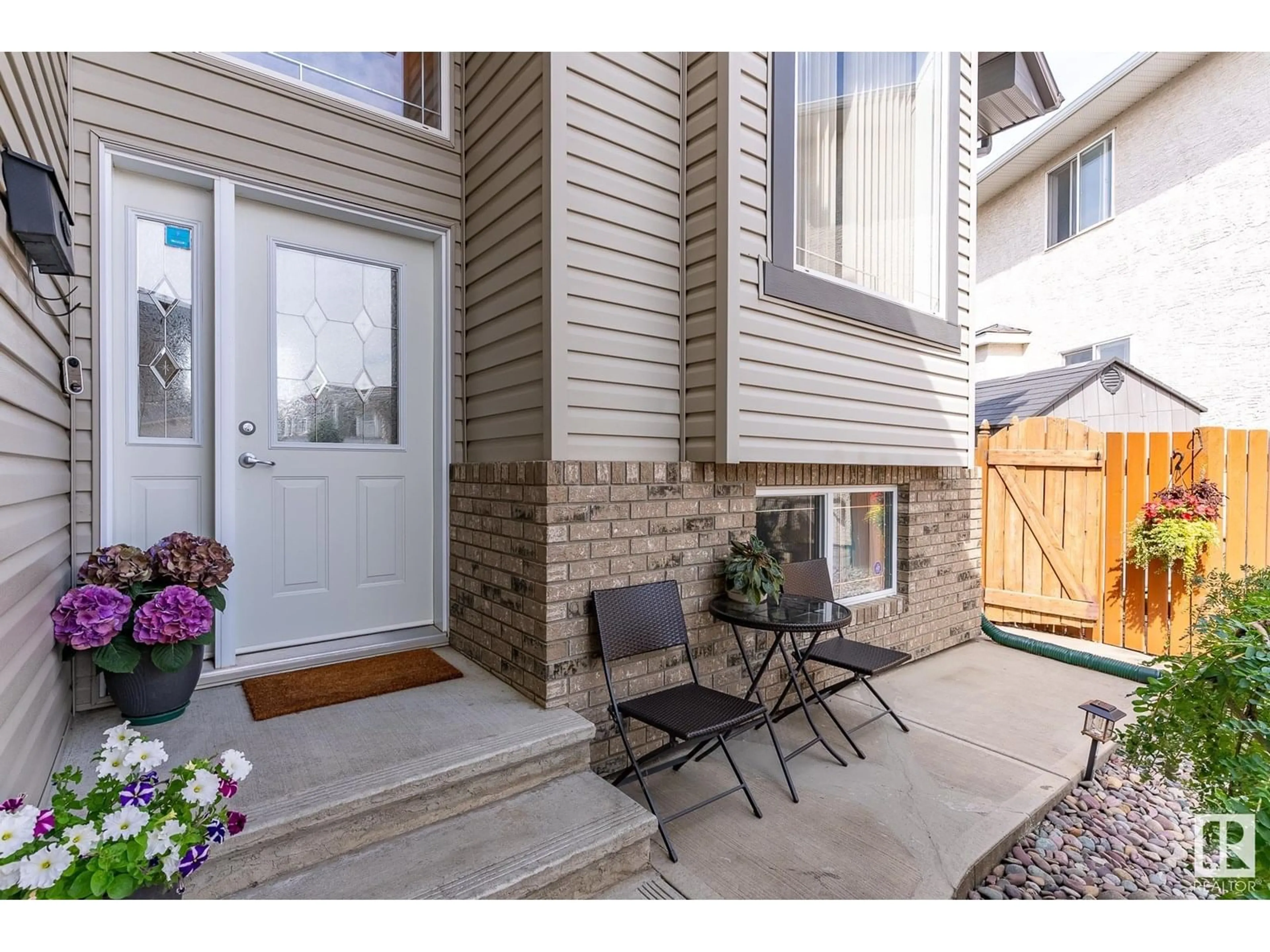 Indoor entryway for 7335 164 AV, Edmonton Alberta T5Z3Y3