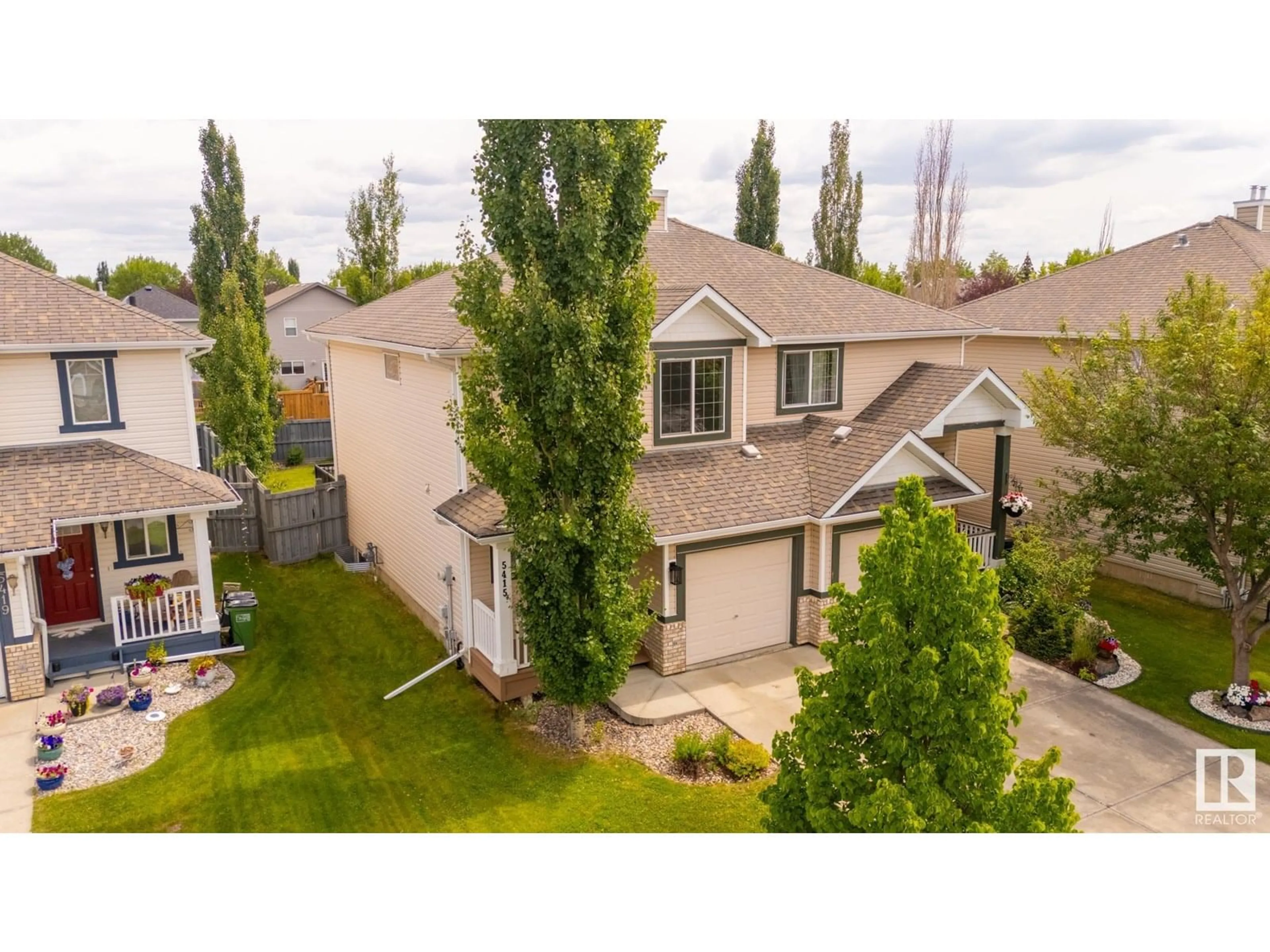 A pic from outside/outdoor area/front of a property/back of a property/a pic from drone, street for NW - 5415 204 ST, Edmonton Alberta T6M2Z1