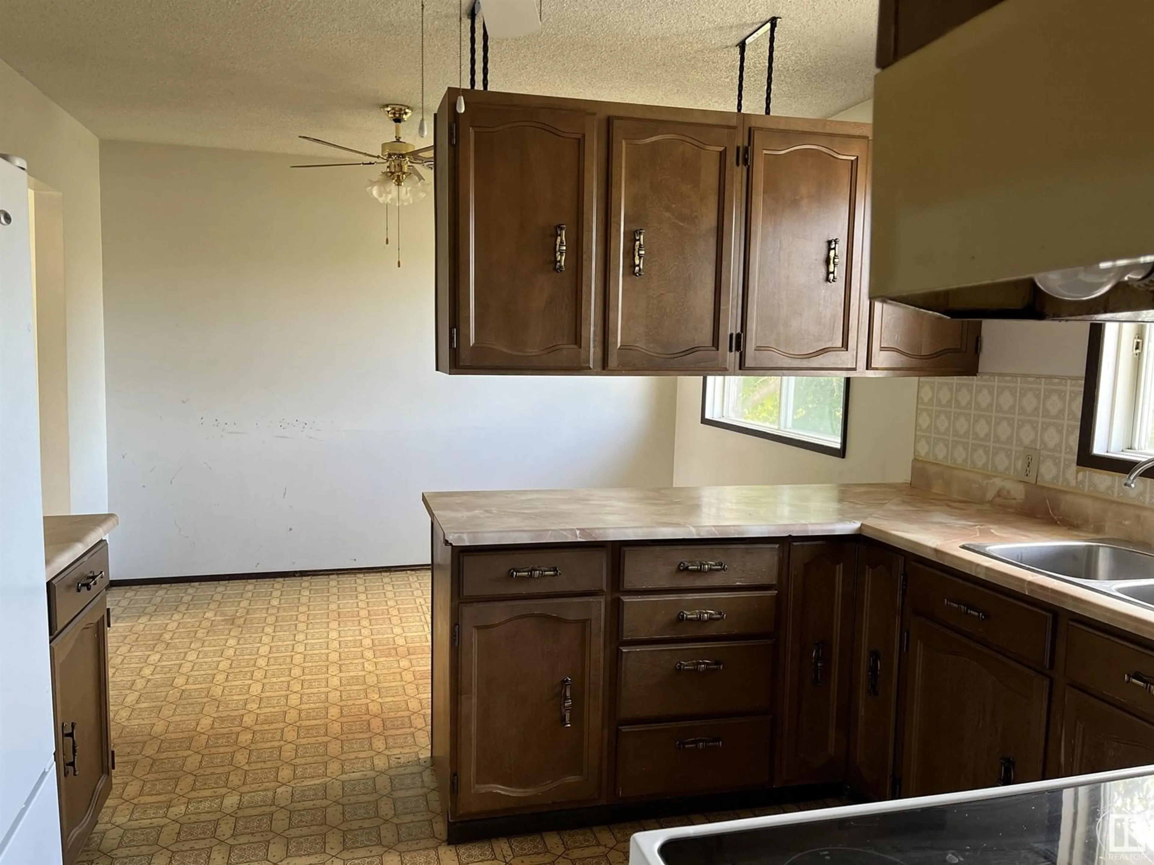 Unknown for 5340 53 AV, Bonnyville Town Alberta T9N2B3