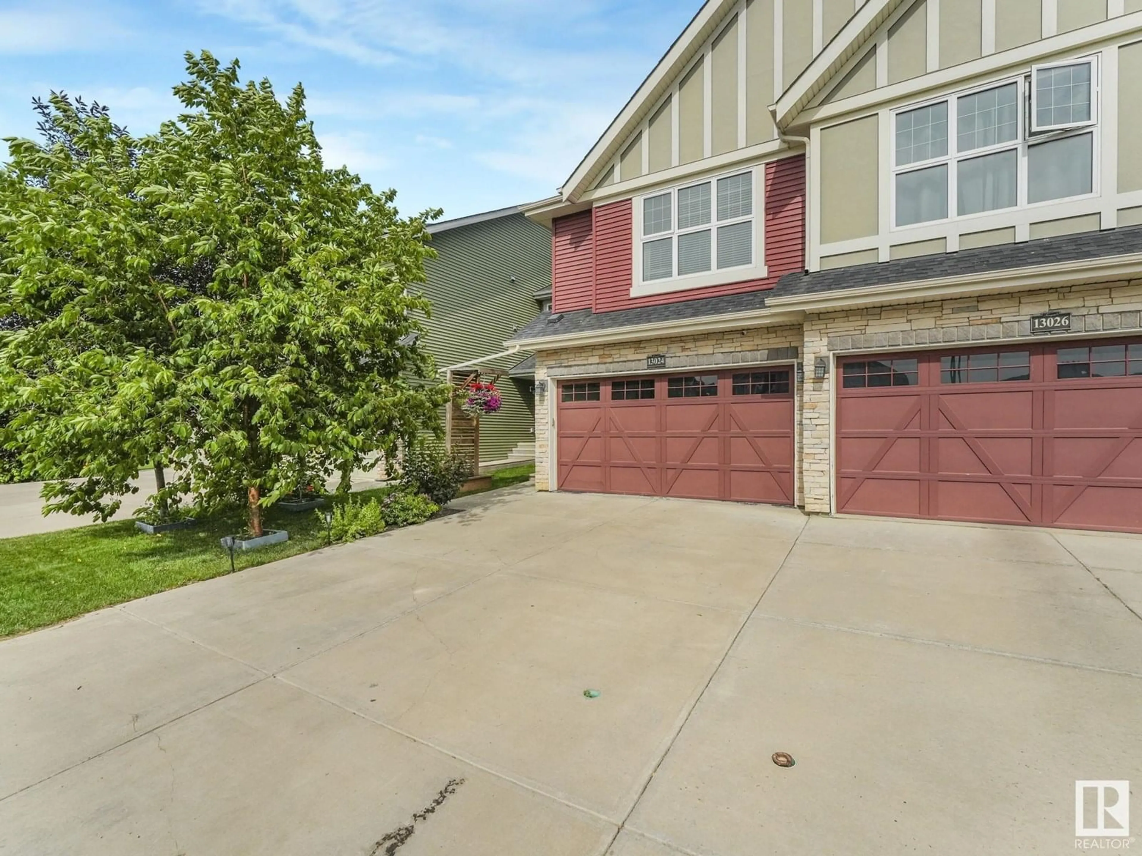 Indoor garage for NW - 13024 205 ST, Edmonton Alberta T5S0J2