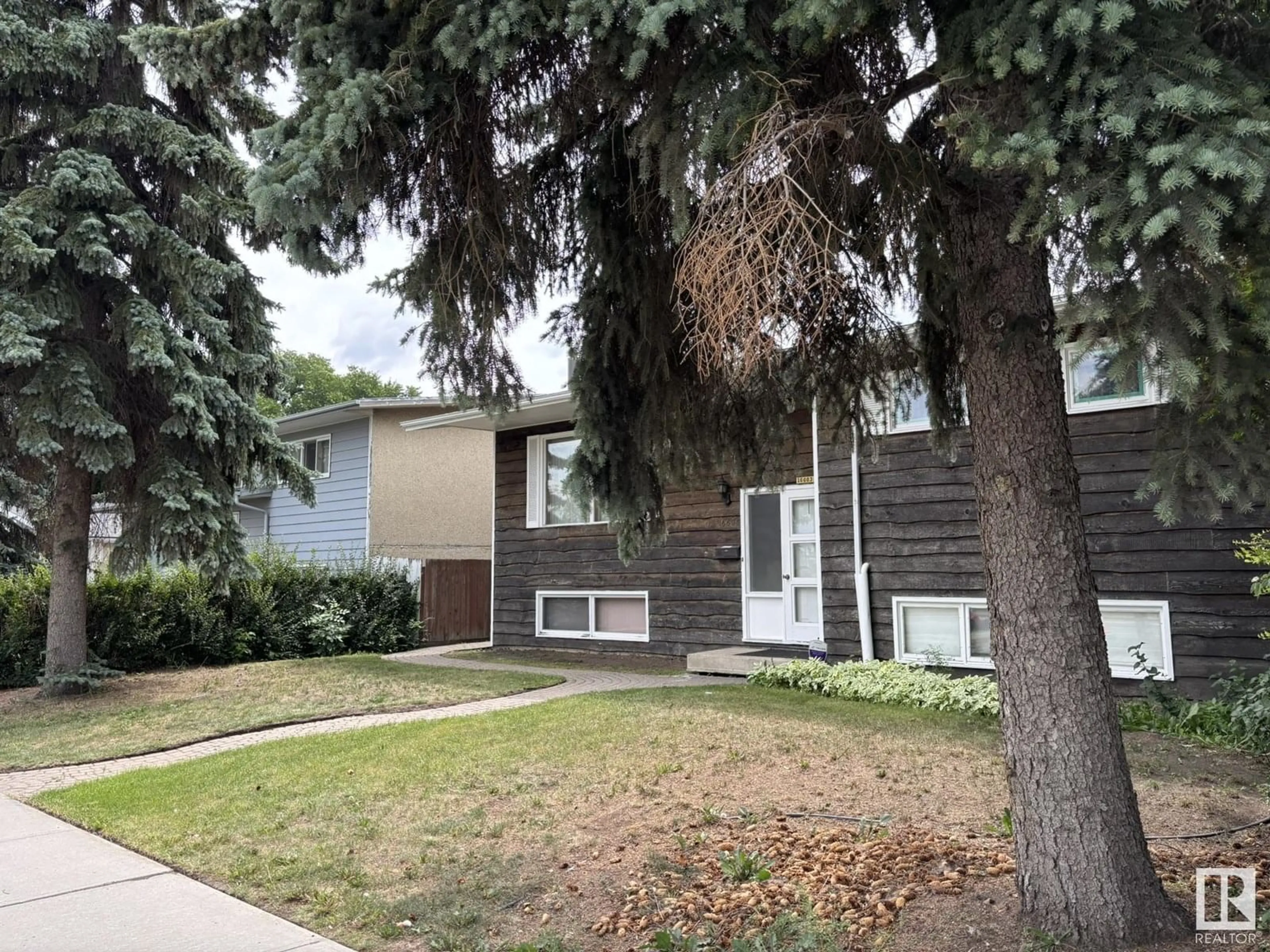 Home with vinyl exterior material, street for NW - 16603 95 AV, Edmonton Alberta T5P0B1