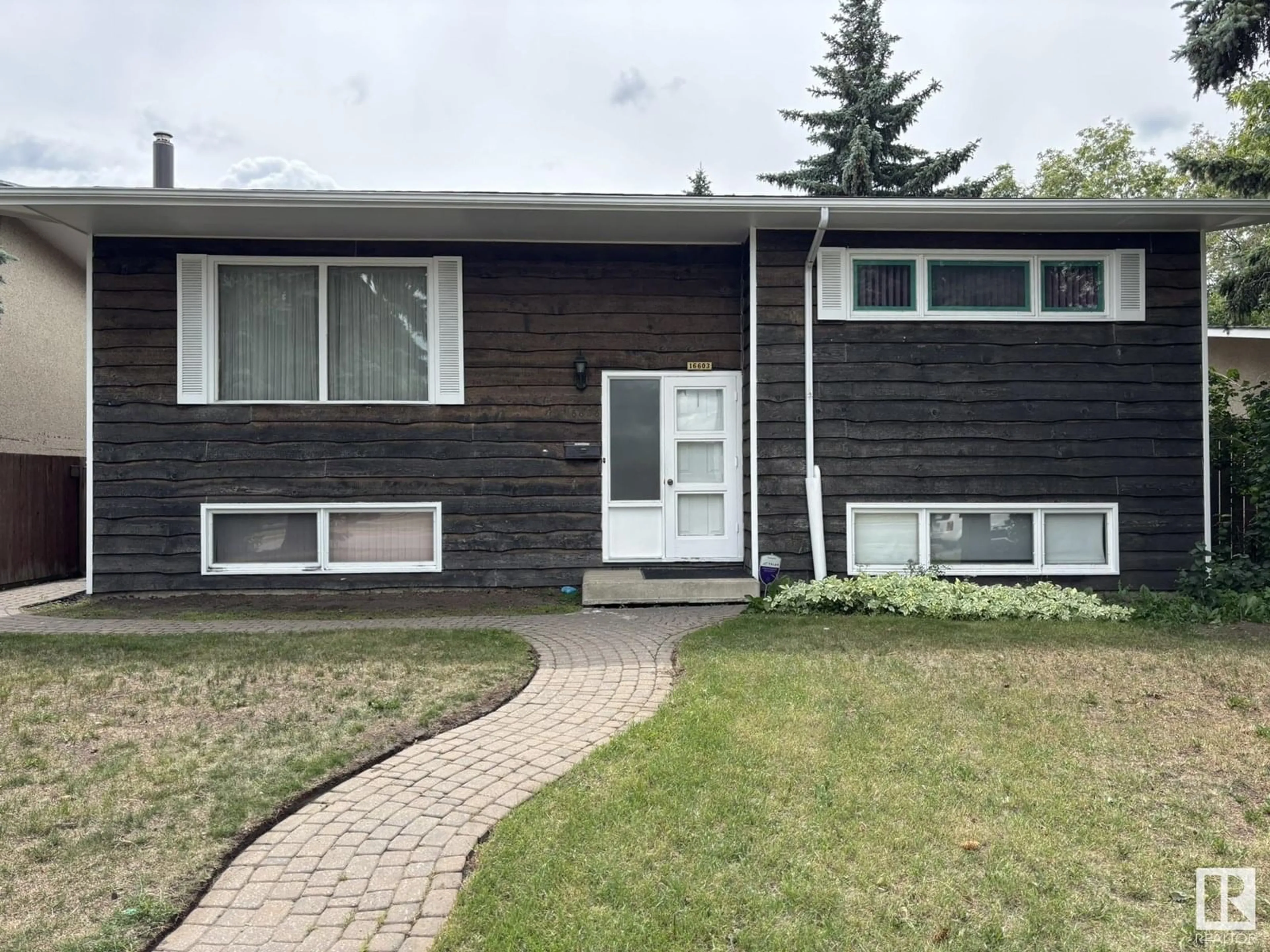 Home with vinyl exterior material, street for NW - 16603 95 AV, Edmonton Alberta T5P0B1