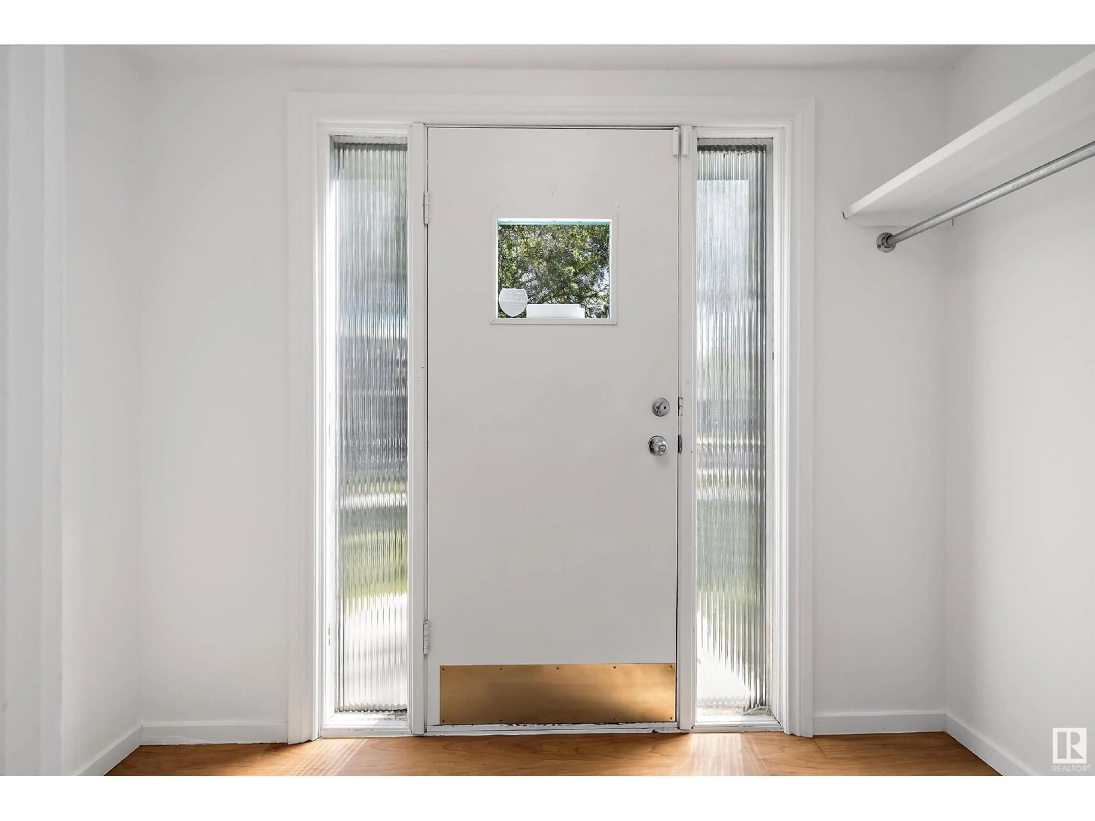 Indoor entryway for 11620 84 ST, Edmonton Alberta T5B3B9