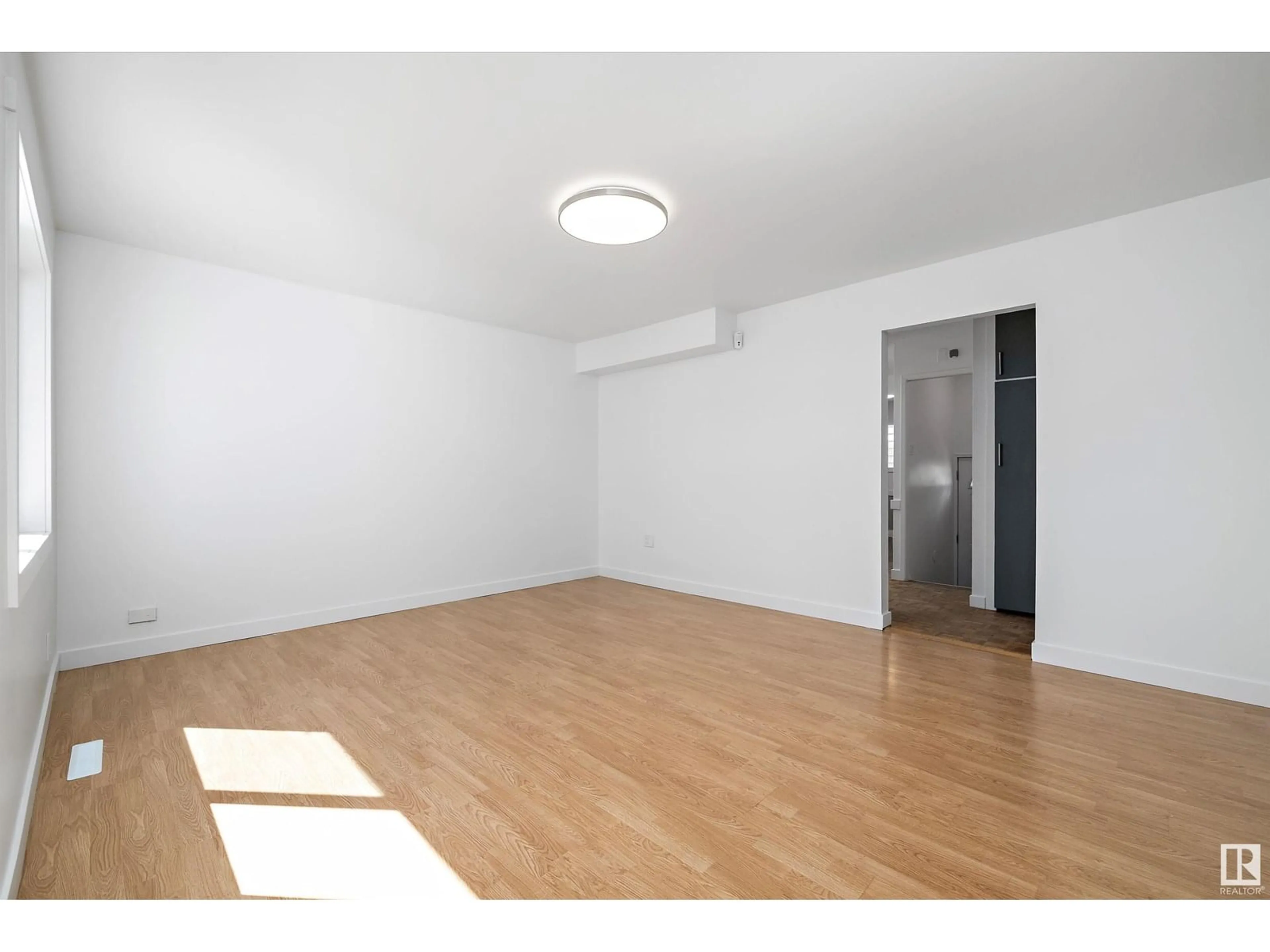 A pic of a room for 11620 84 ST, Edmonton Alberta T5B3B9