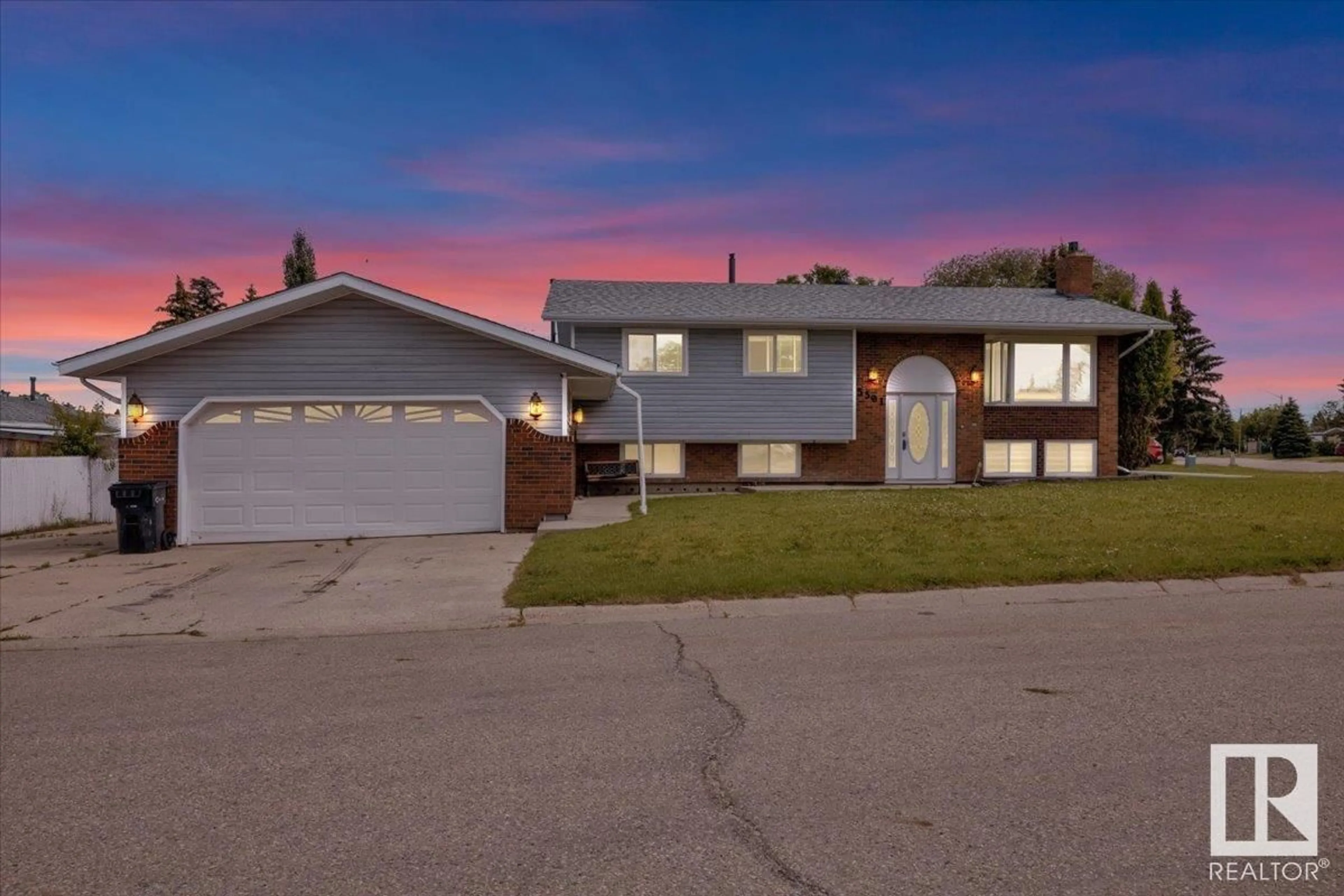 Home with vinyl exterior material, street for 5501 49A STREET, Drayton Valley Alberta T7A1A3