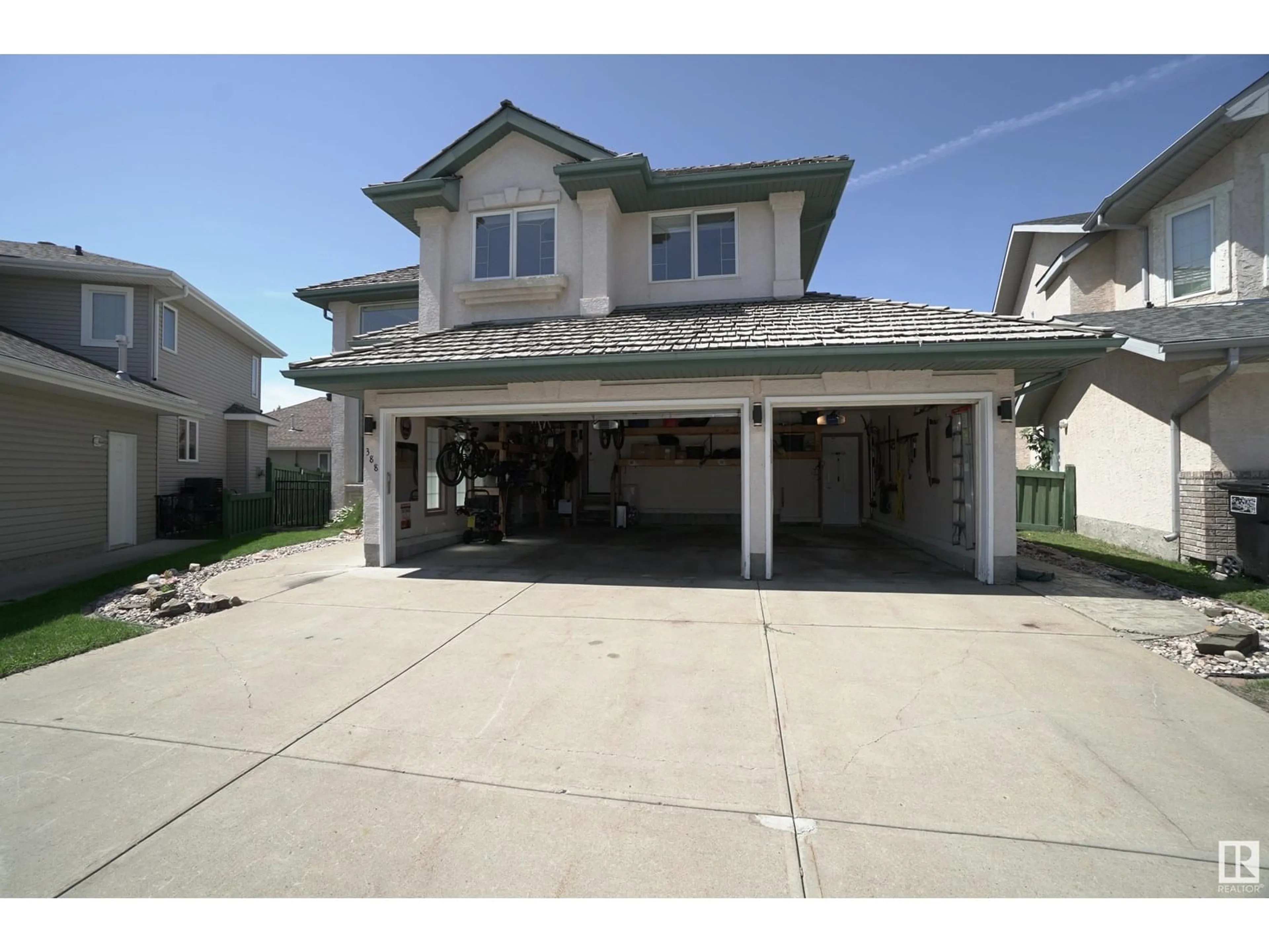Indoor garage for 388 HUNTERS RU, Edmonton Alberta T6R2P1