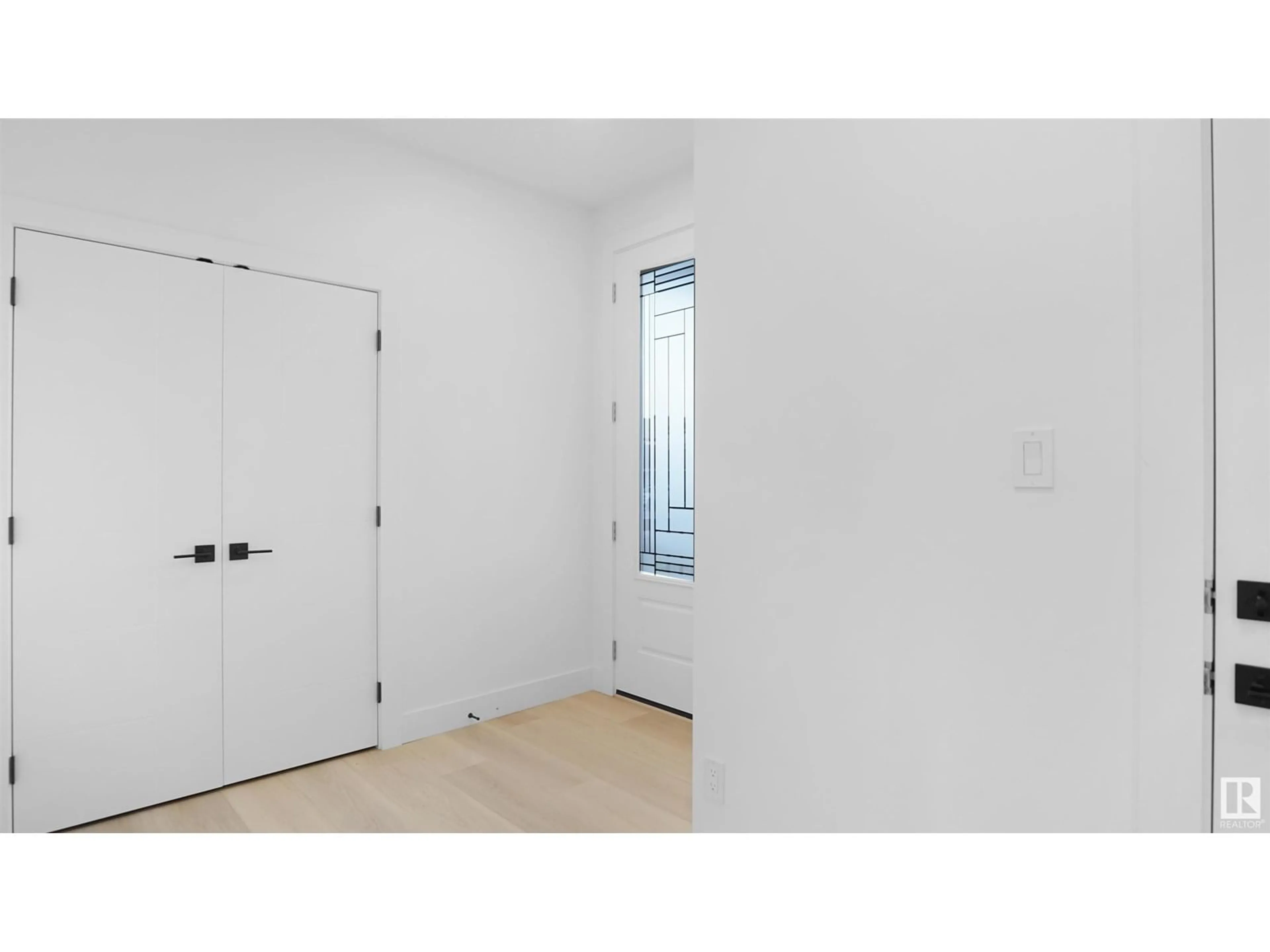A pic of a room for 6186 CARR RD, Edmonton Alberta T5E6Y5