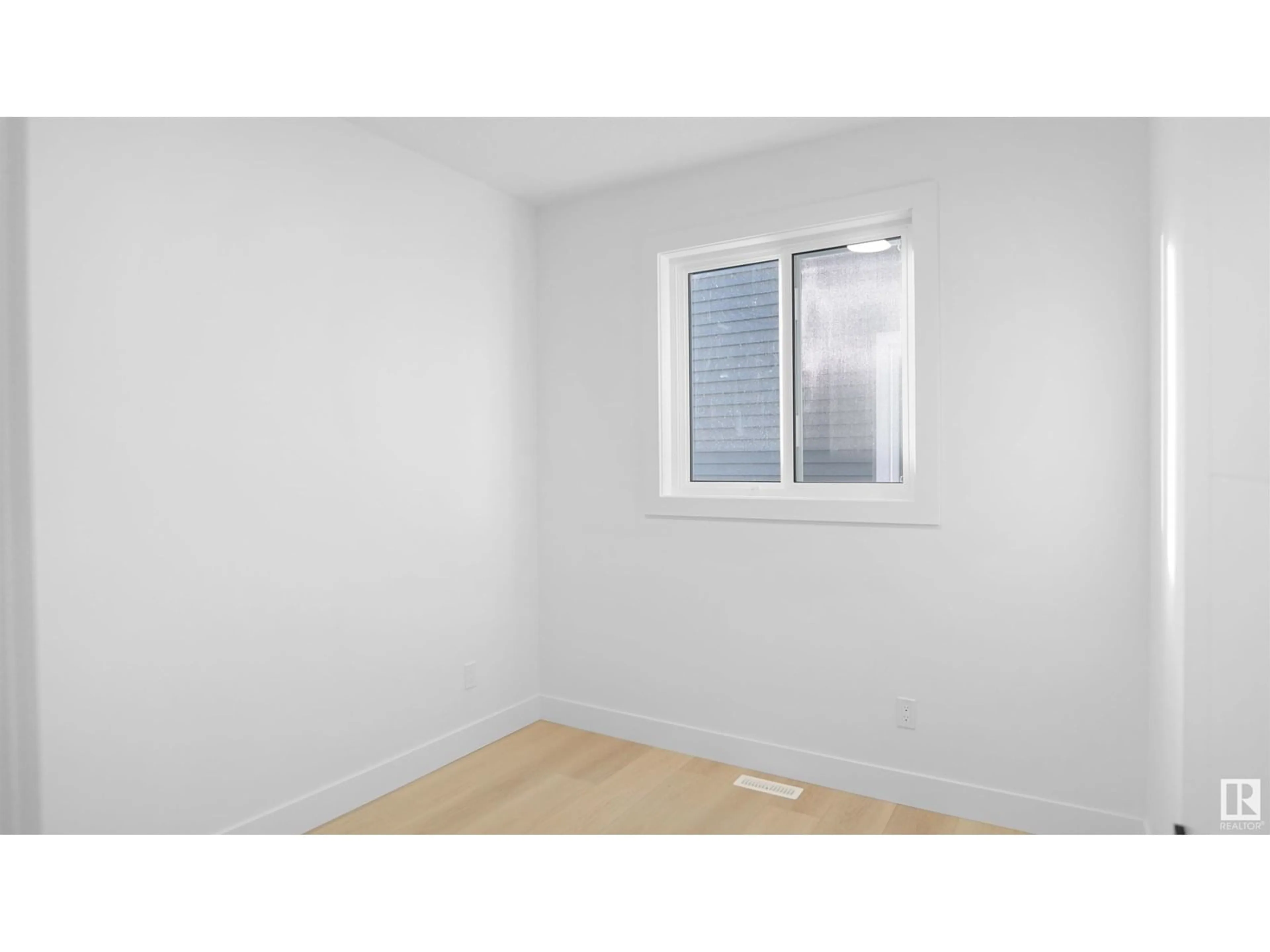 A pic of a room for 6186 CARR RD, Edmonton Alberta T5E6Y5