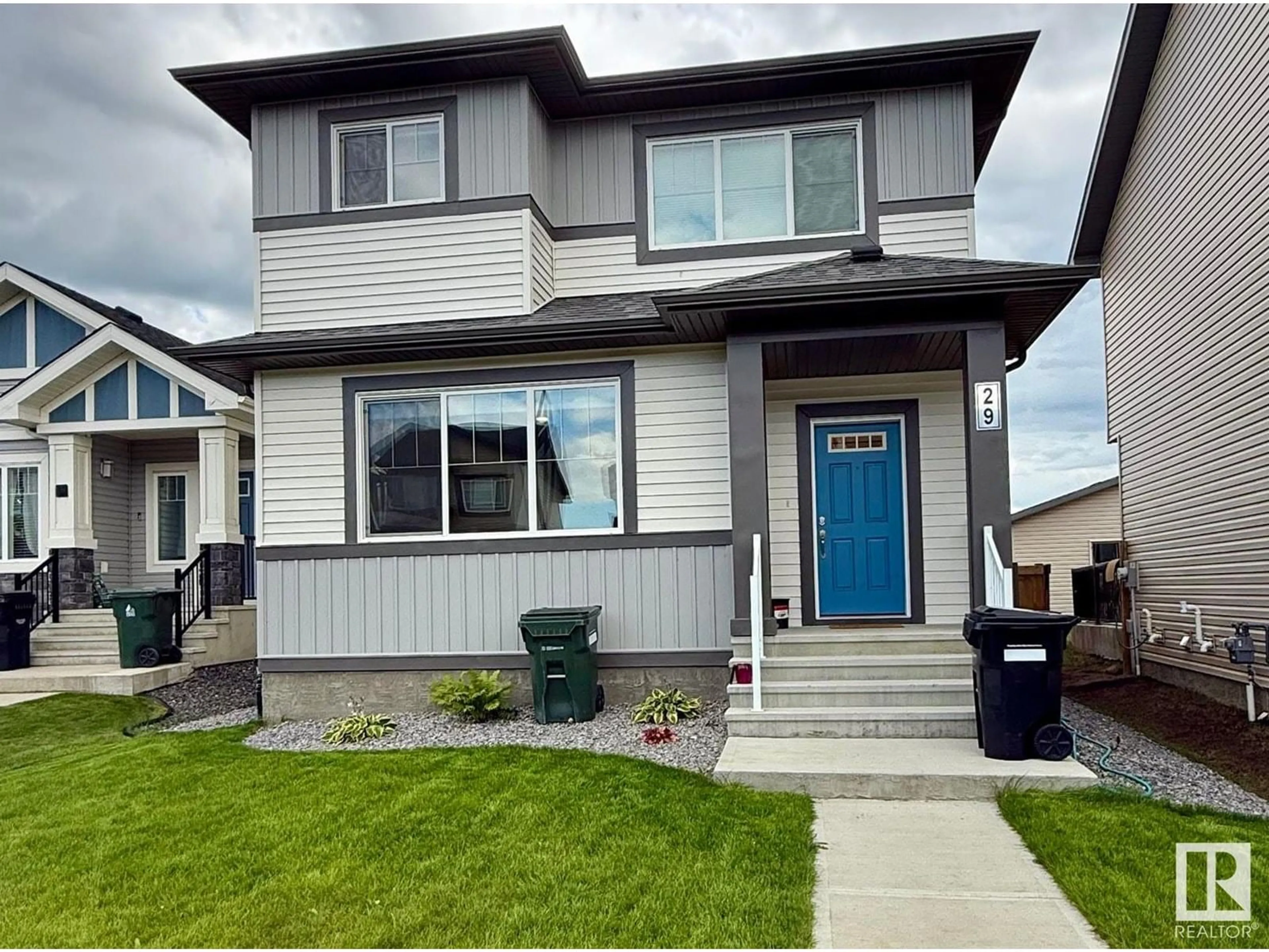 Home with vinyl exterior material, street for 29 HARRISON GATE, Spruce Grove Alberta T7X0X2