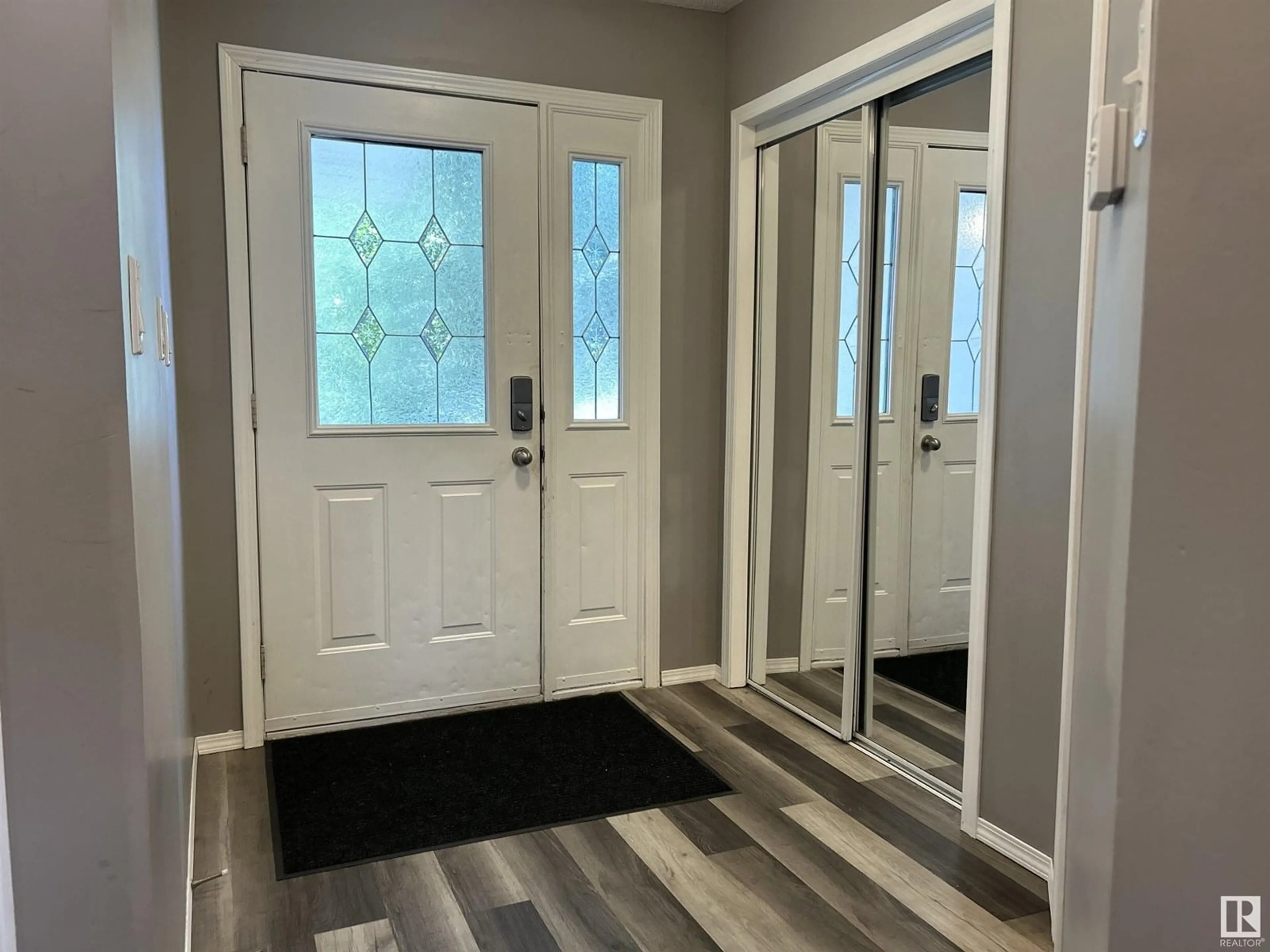 Indoor entryway for 5001 - 59 62 ST, Beaumont Alberta T4X0C7