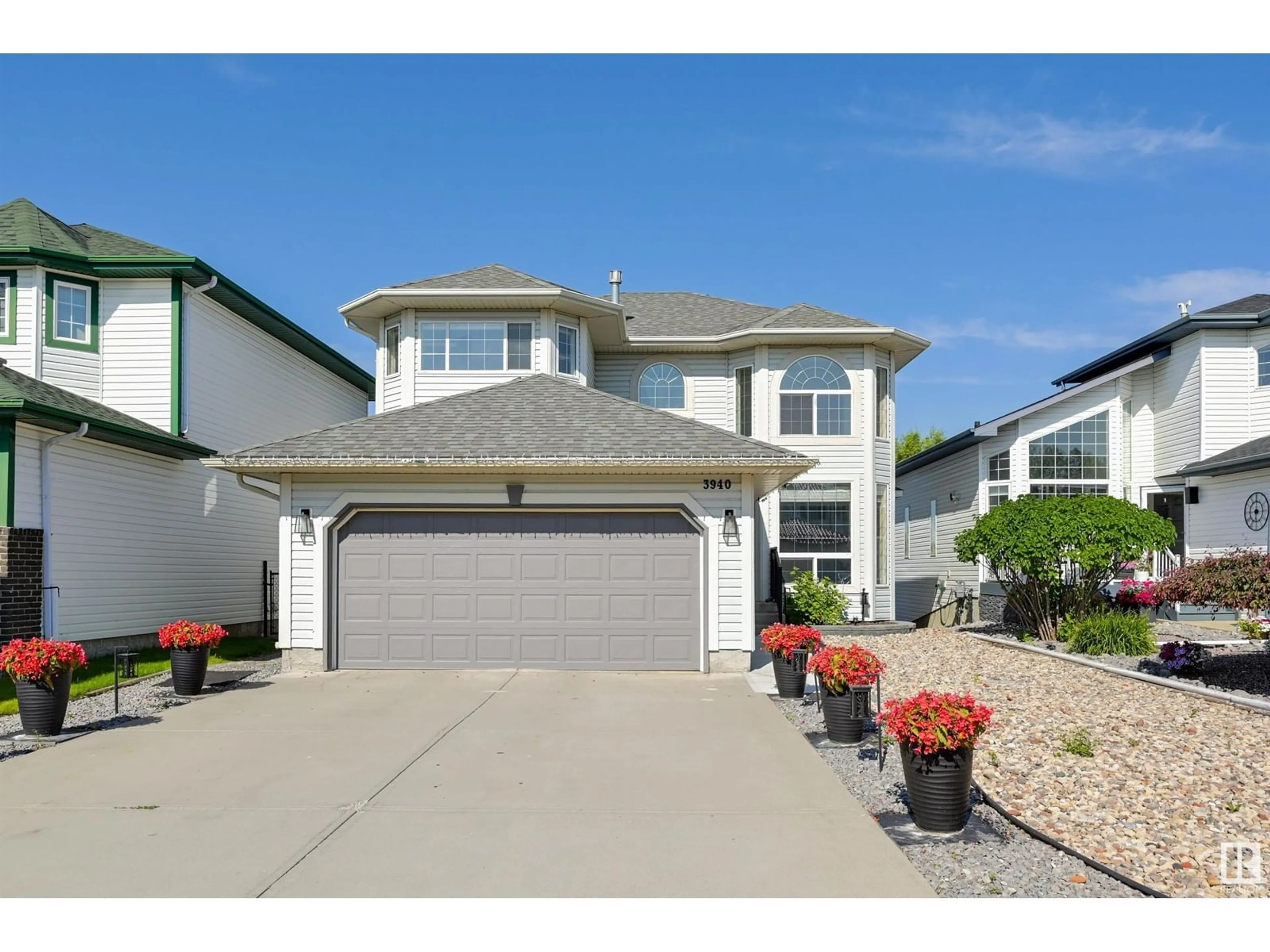 Home with vinyl exterior material, street for 3940 42 ST, Edmonton Alberta T6L7C4