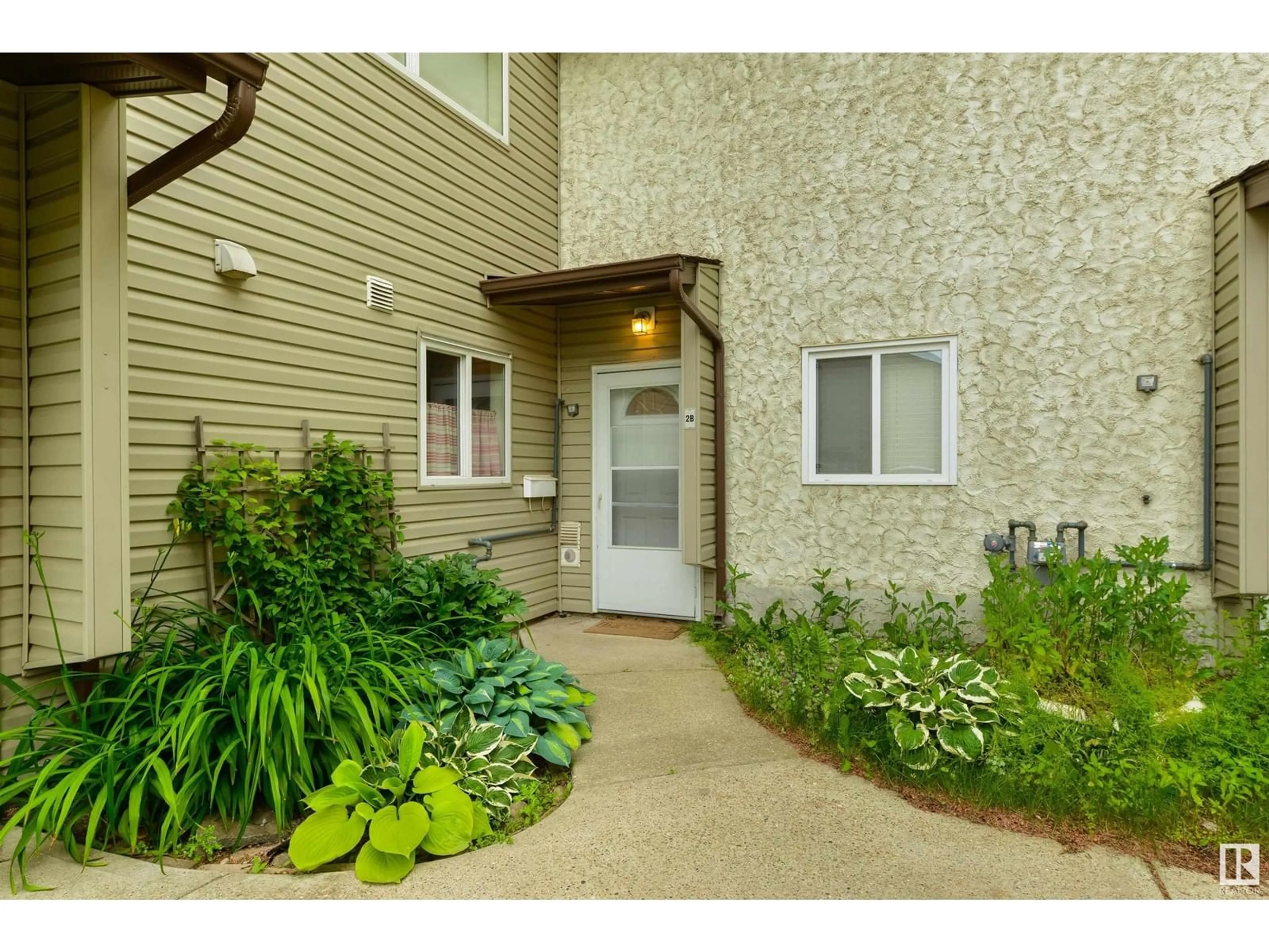 Indoor entryway for NW - 2B MEADOWLARK VG, Edmonton Alberta T5R5X3