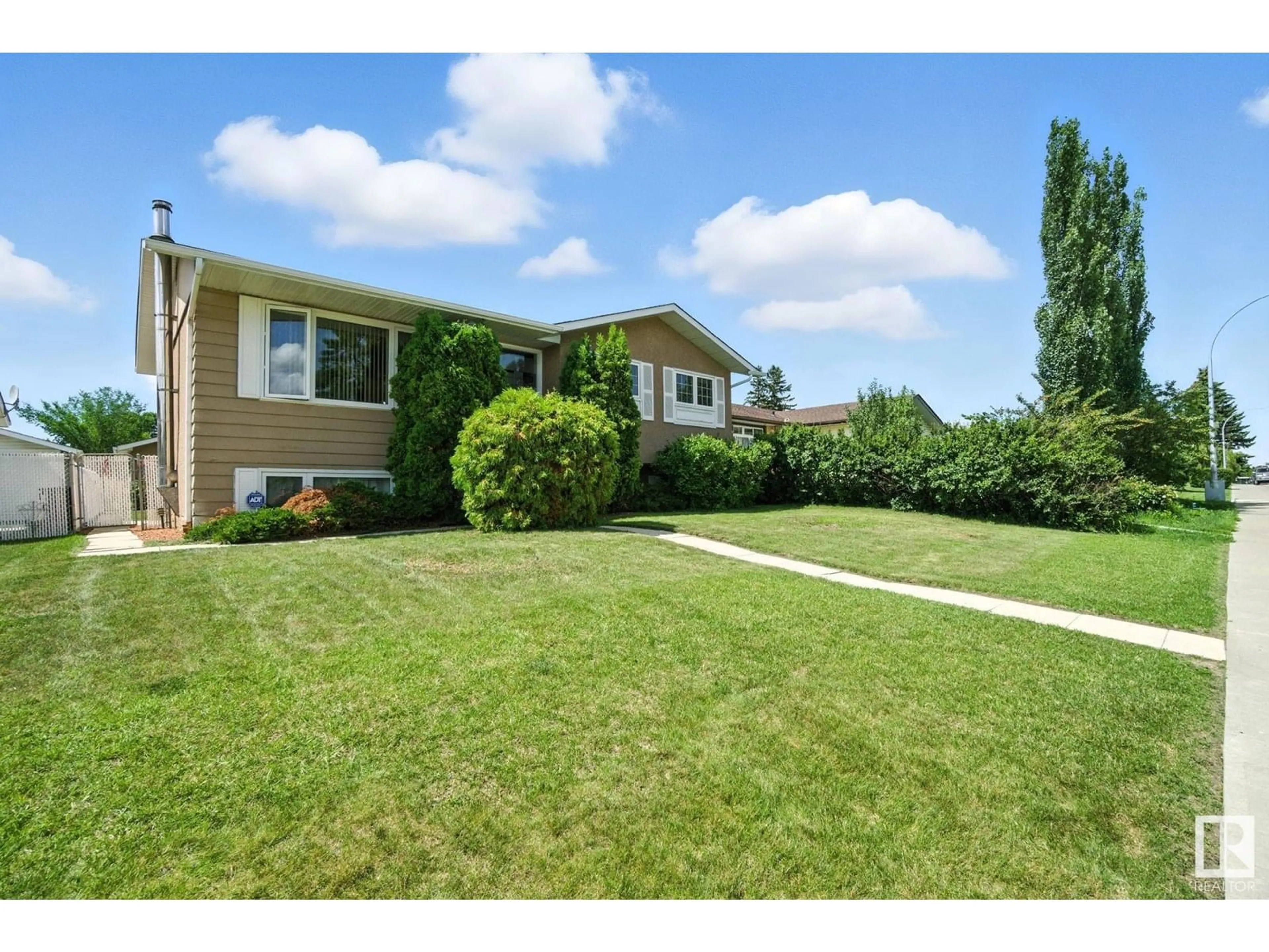 A pic from outside/outdoor area/front of a property/back of a property/a pic from drone, unknown for 14936 81 ST, Edmonton Alberta T5C1P5