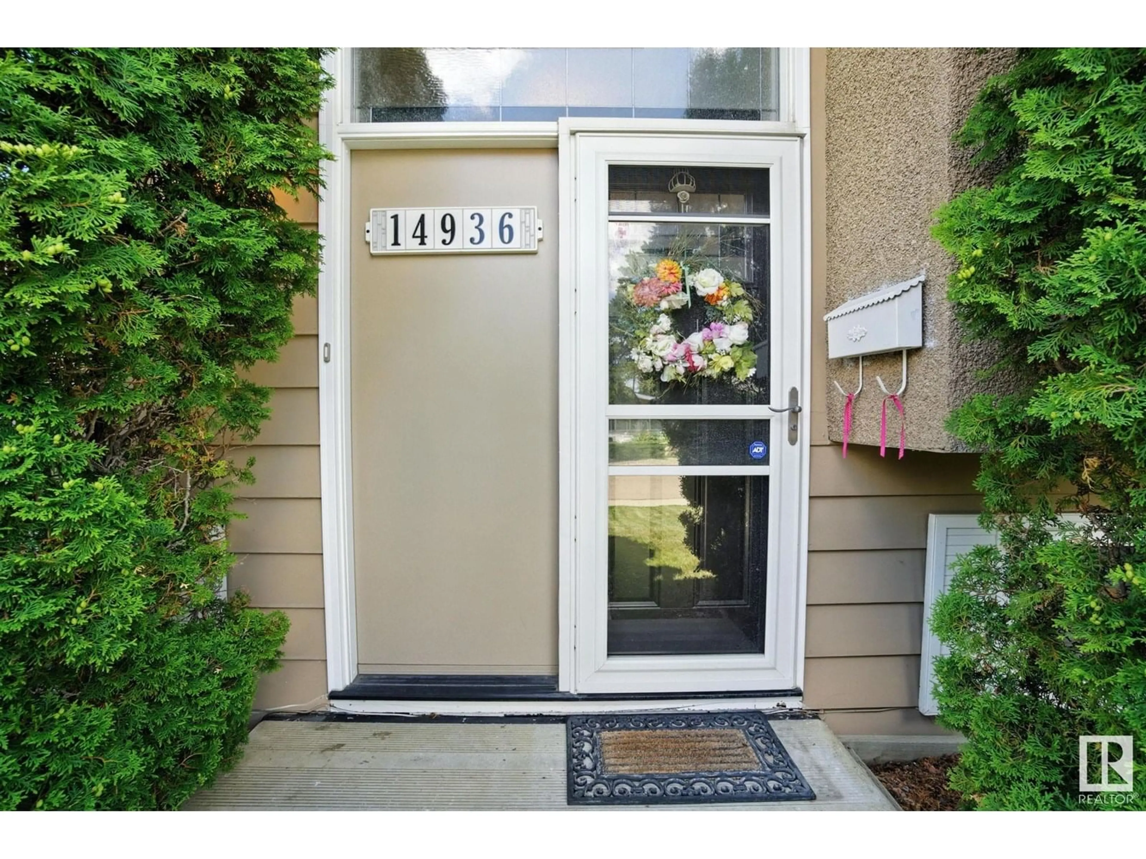 Indoor entryway for 14936 81 ST, Edmonton Alberta T5C1P5