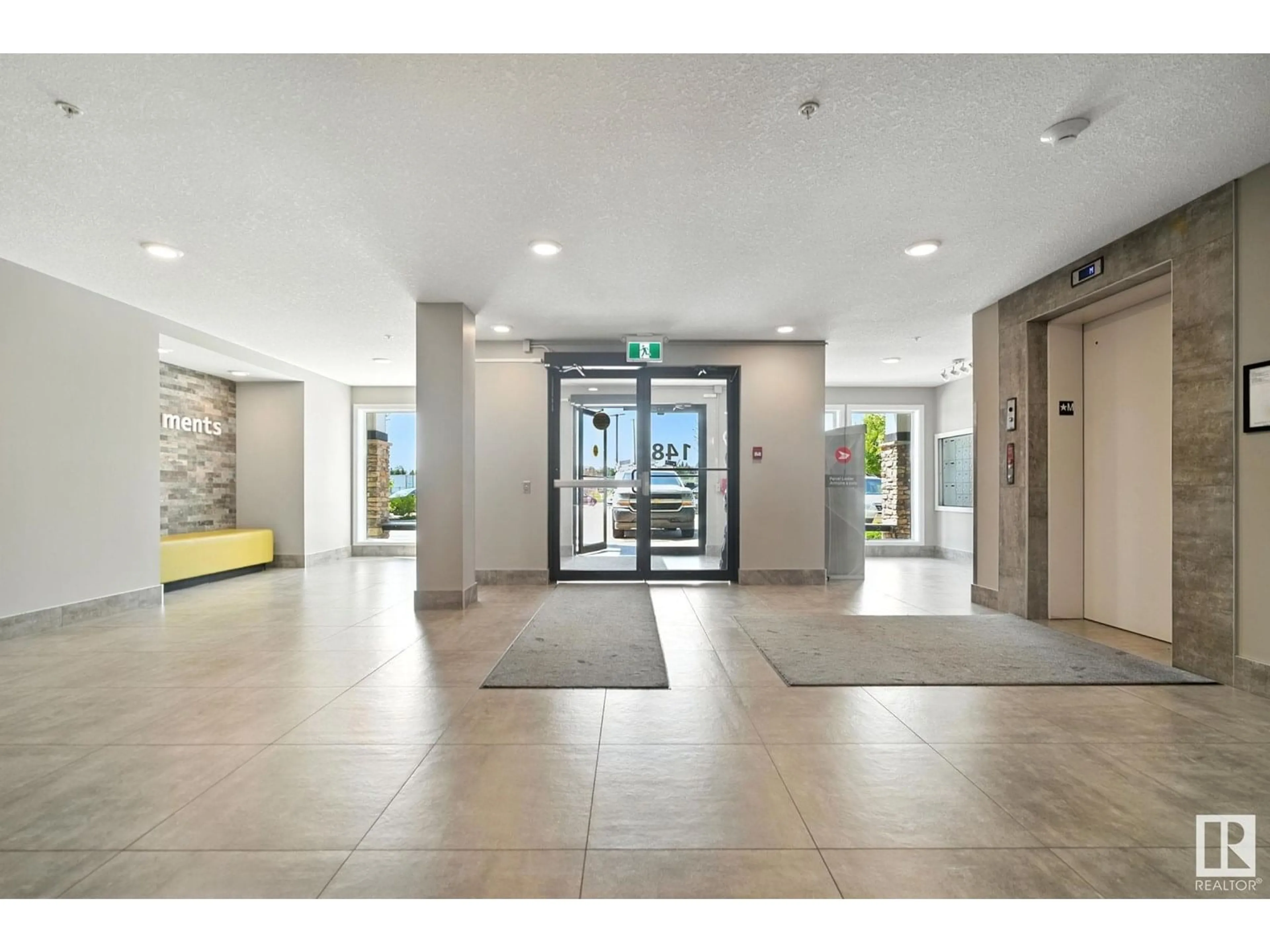 Indoor foyer for 427 EBBERS BV, Edmonton Alberta T5Y4A4