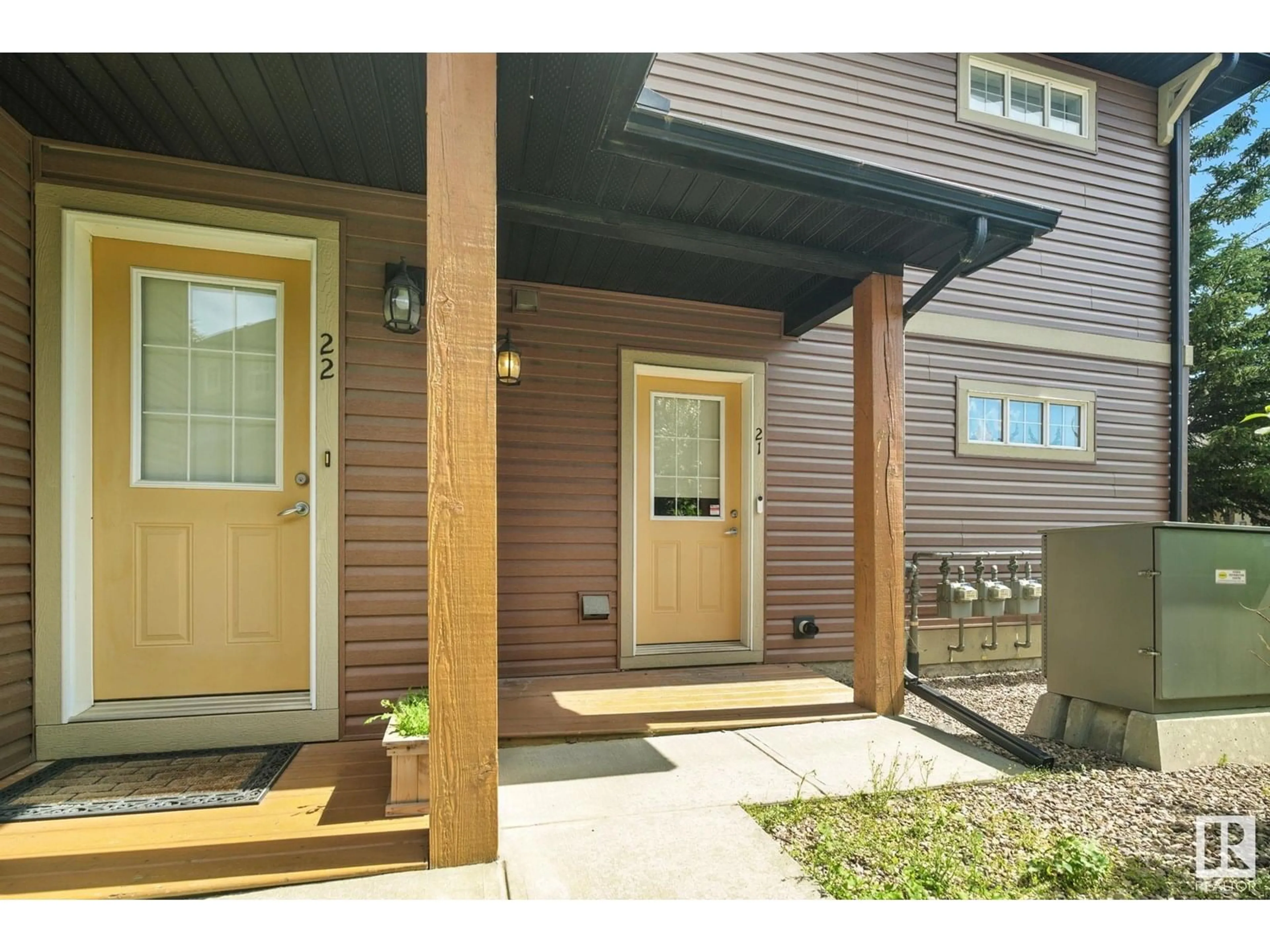 Indoor entryway for 21 SILVER BERRY RD, Edmonton Alberta T6T0B7
