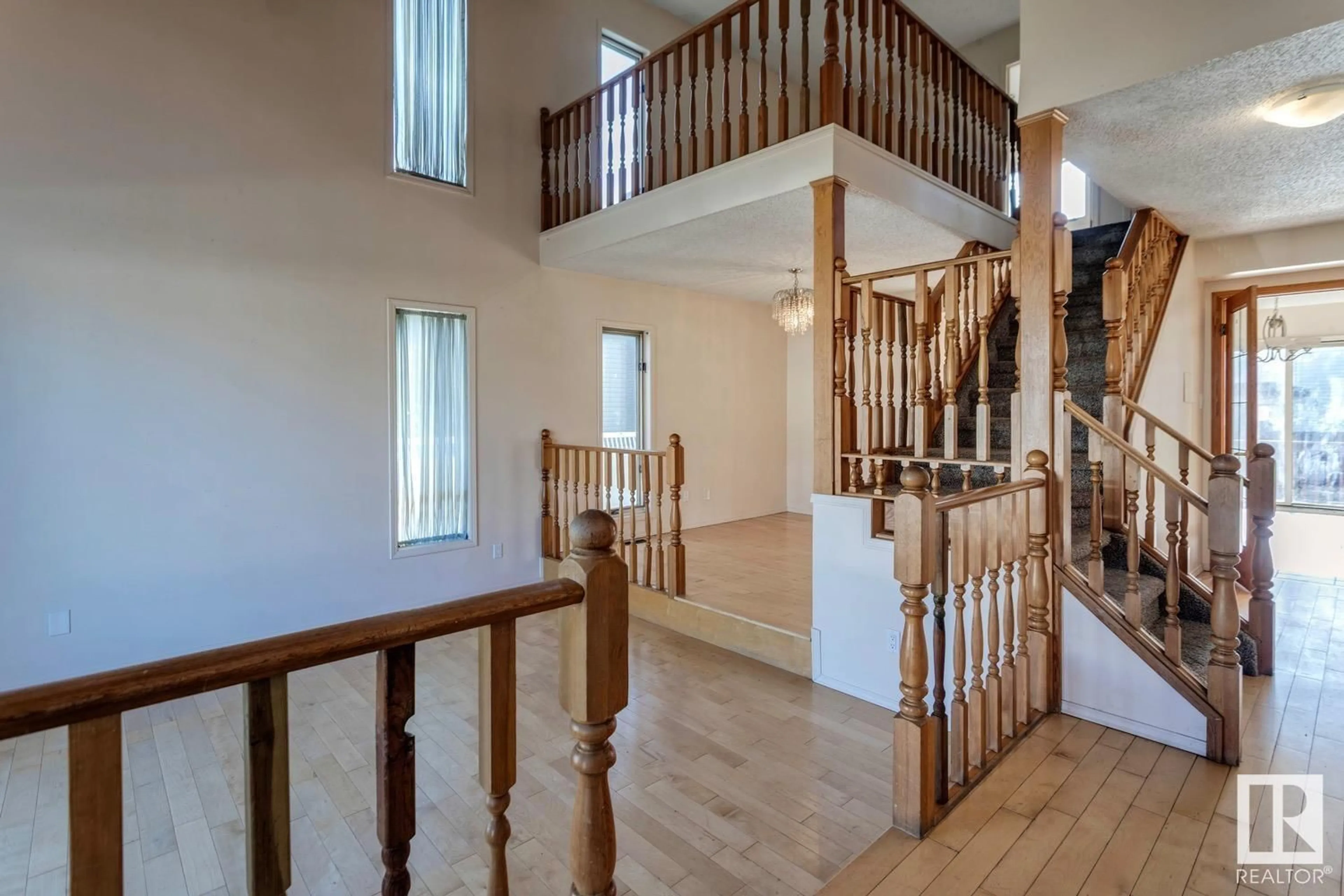 Indoor foyer for 16117 108 ST, Edmonton Alberta T5X4Z8