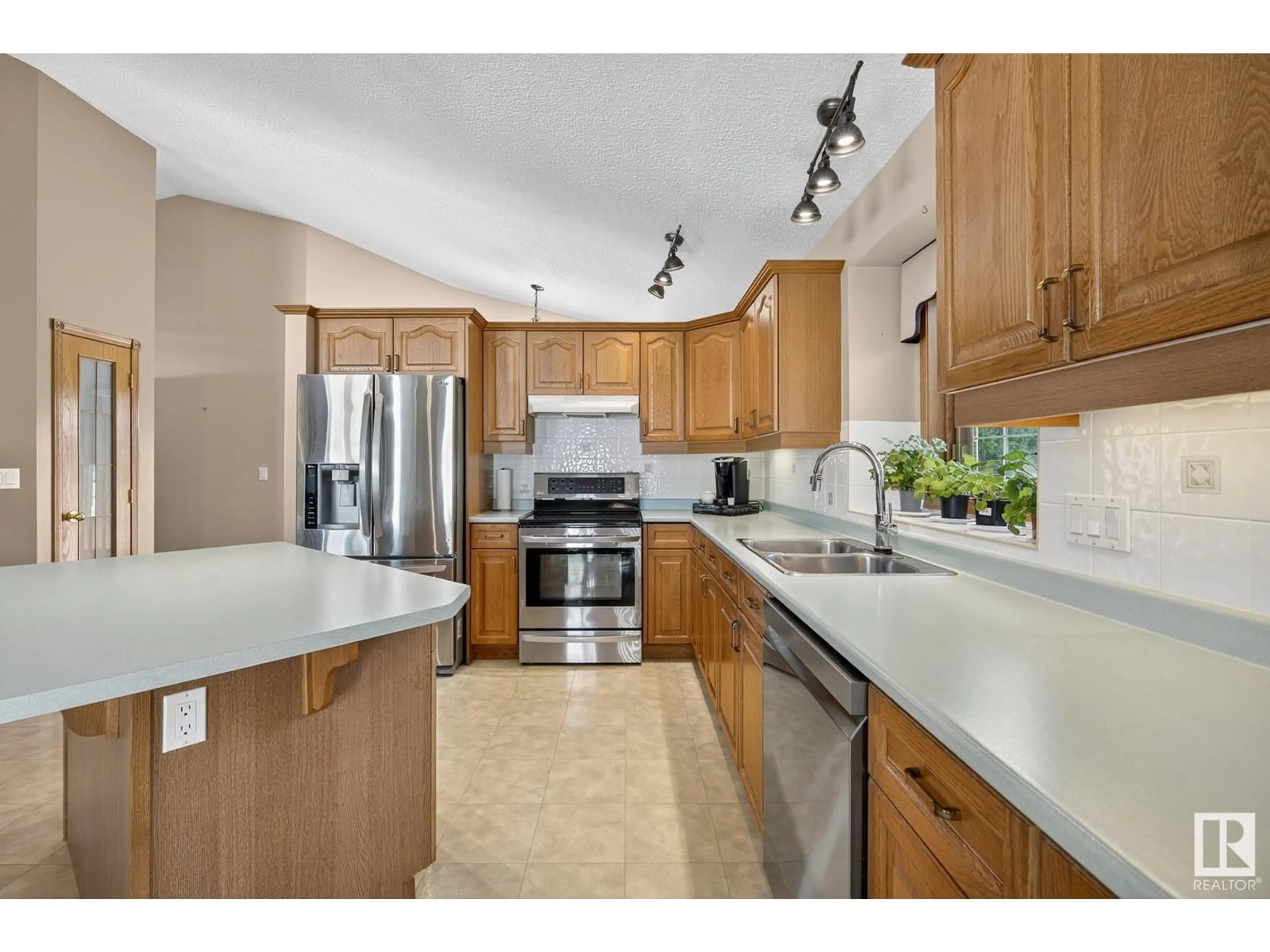 Open concept kitchen, ceramic/tile floor for 5052 152A AV, Edmonton Alberta T5A5E7