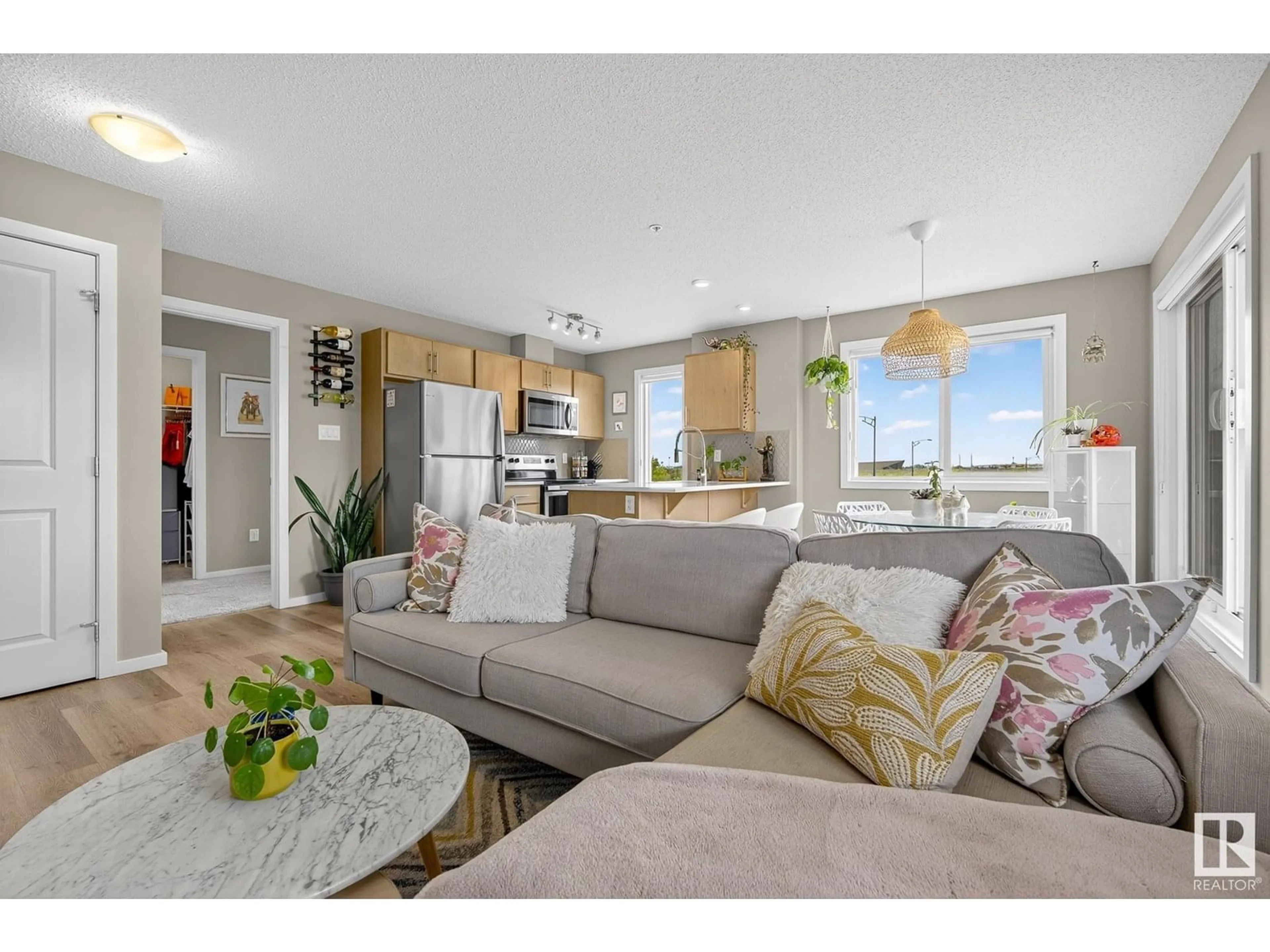 Open concept kitchen, unknown for 237 EBBERS BV, Edmonton Alberta T5Y4A4