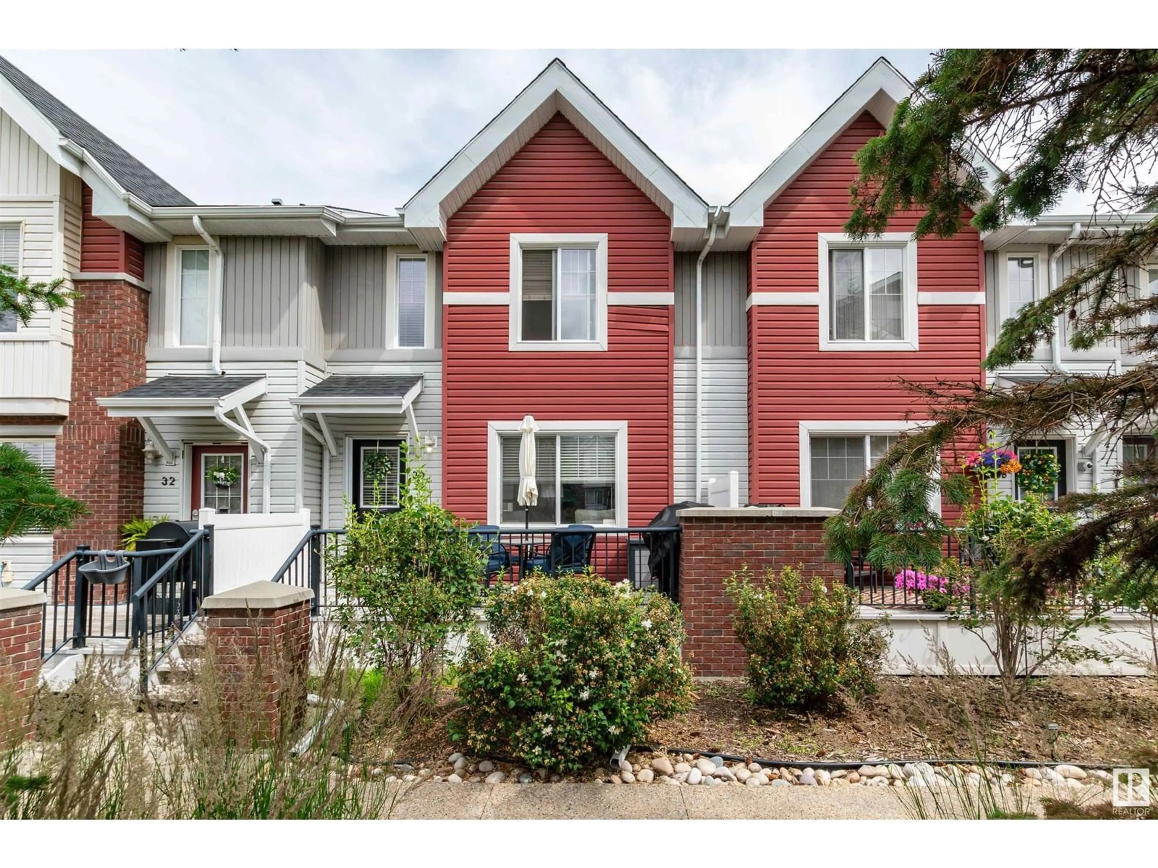 Home with vinyl exterior material, street for 30 - 2336 ASPEN TR, Sherwood Park Alberta T8H0J1
