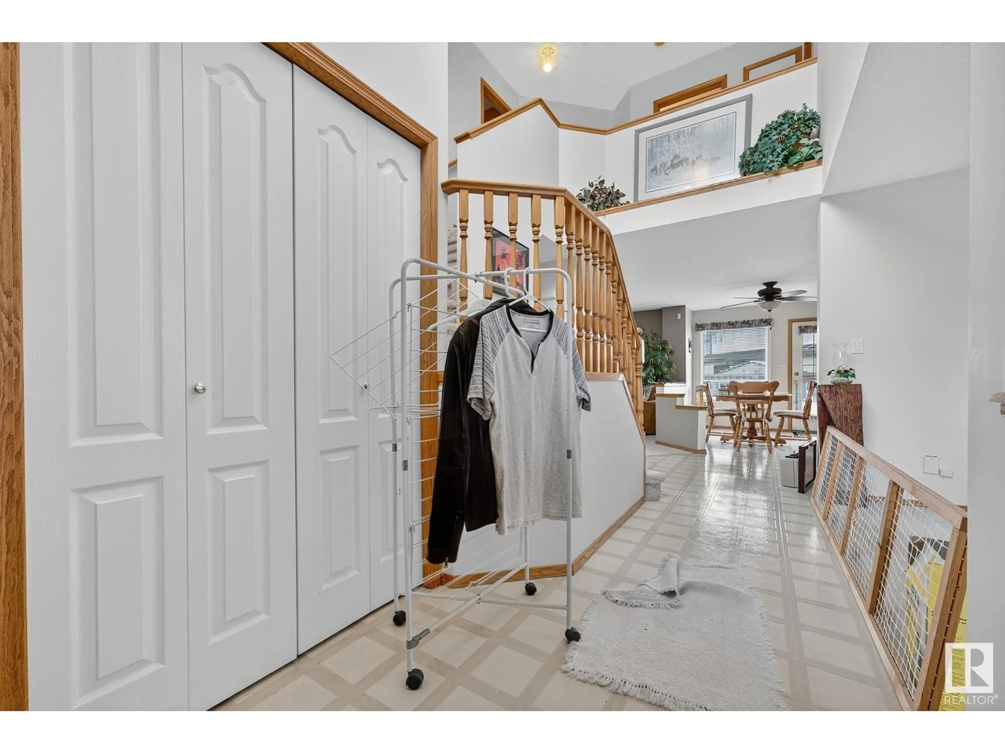 Indoor foyer for 429 KLARVATTEN LAKE WD, Edmonton Alberta T5Z3B9