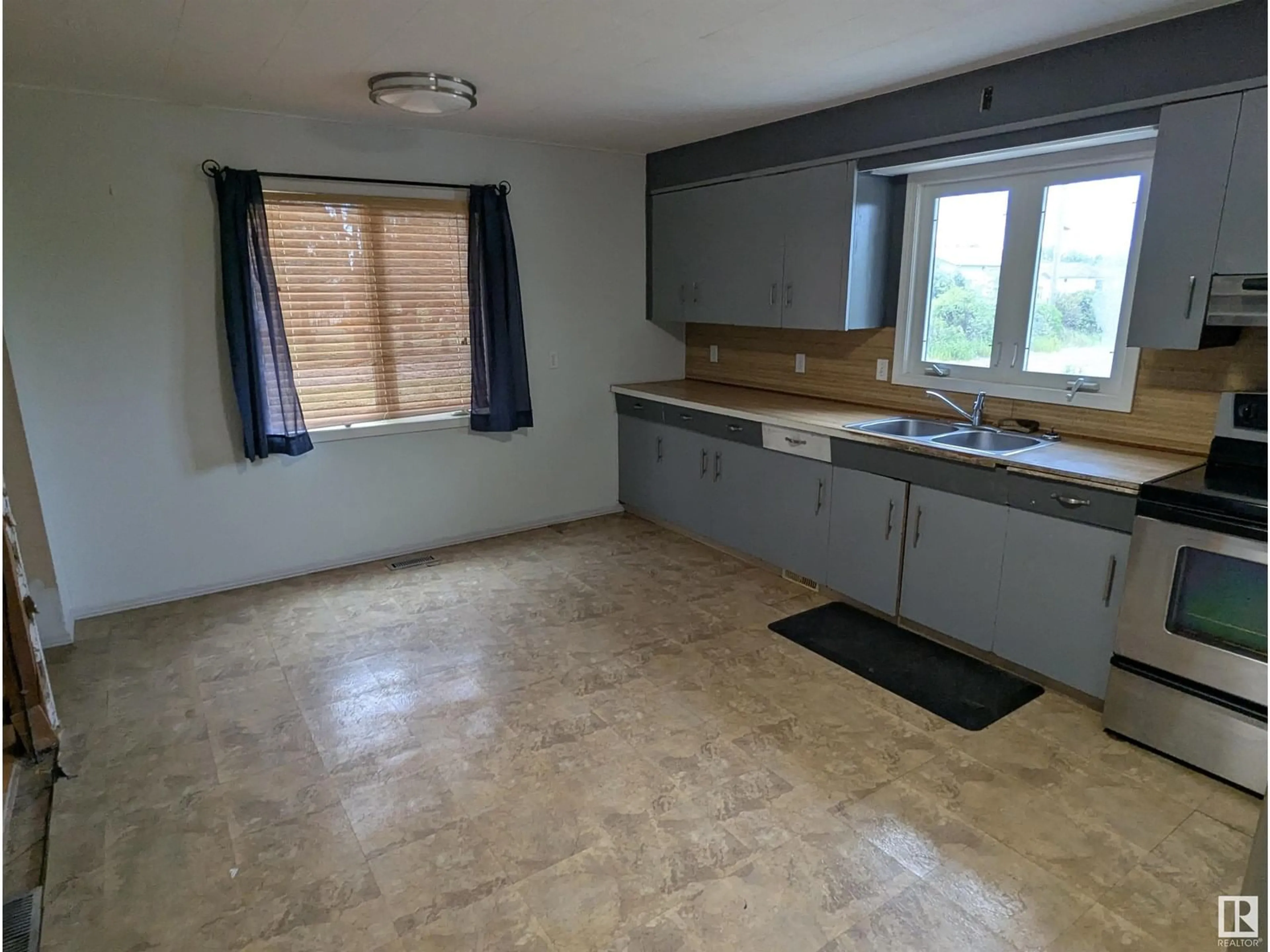 Standard kitchen, unknown for 4801 52 AV, Andrew Alberta T0B0C0