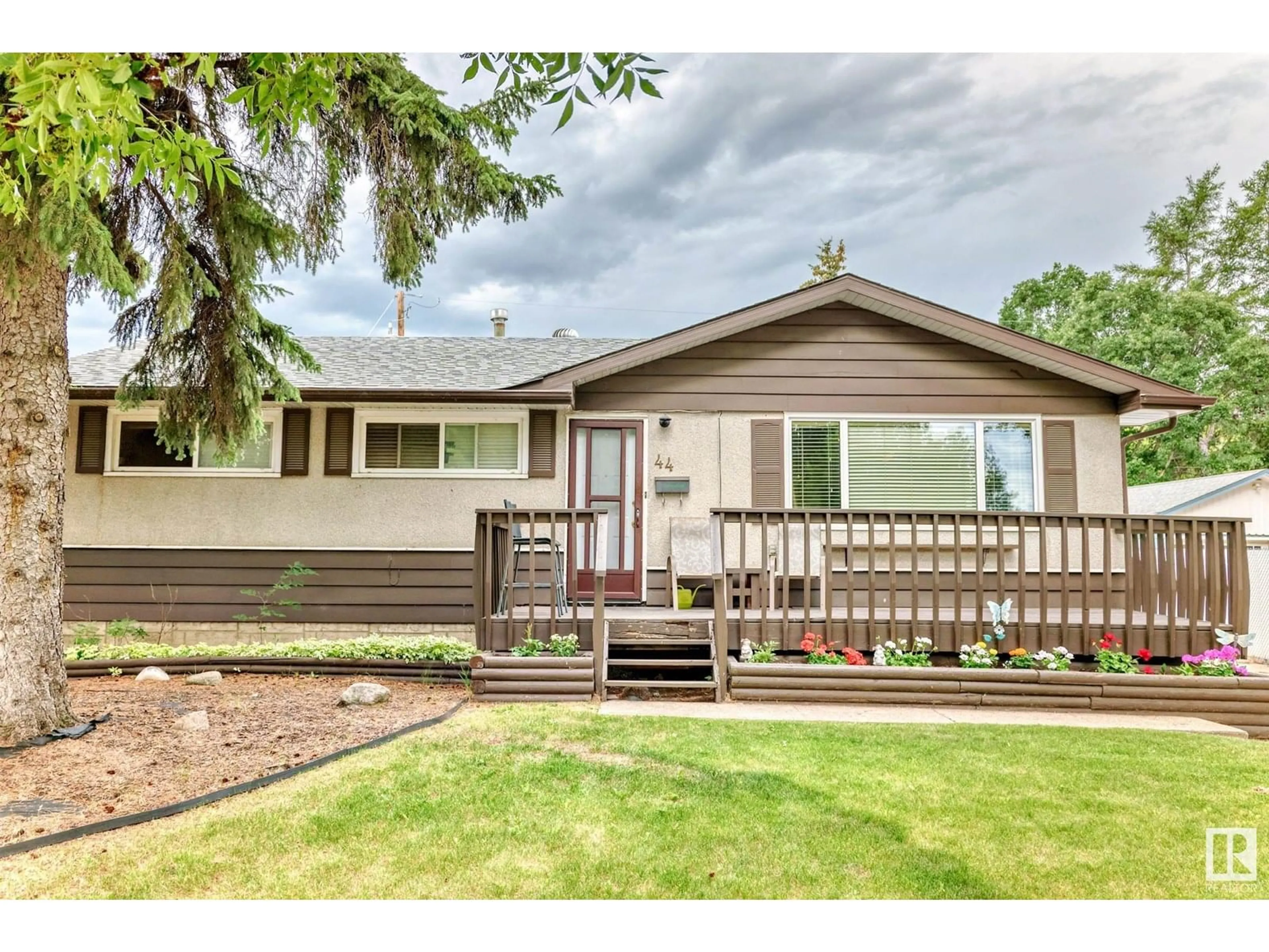 Home with vinyl exterior material, unknown for 44 GRANDIN RD, St. Albert Alberta T8N0S2