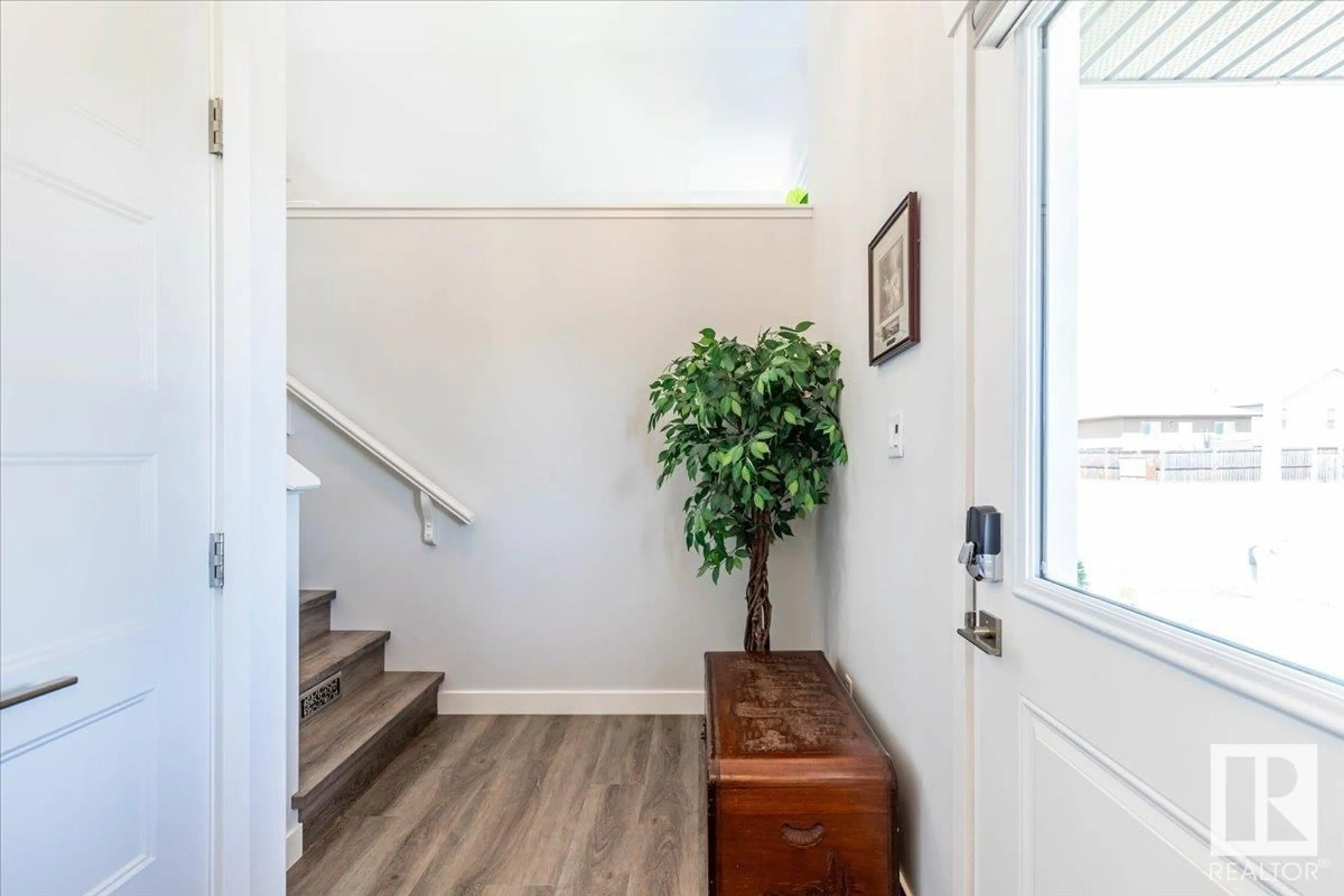 Indoor entryway for 7403 44 AV, Camrose Alberta T4V5E1
