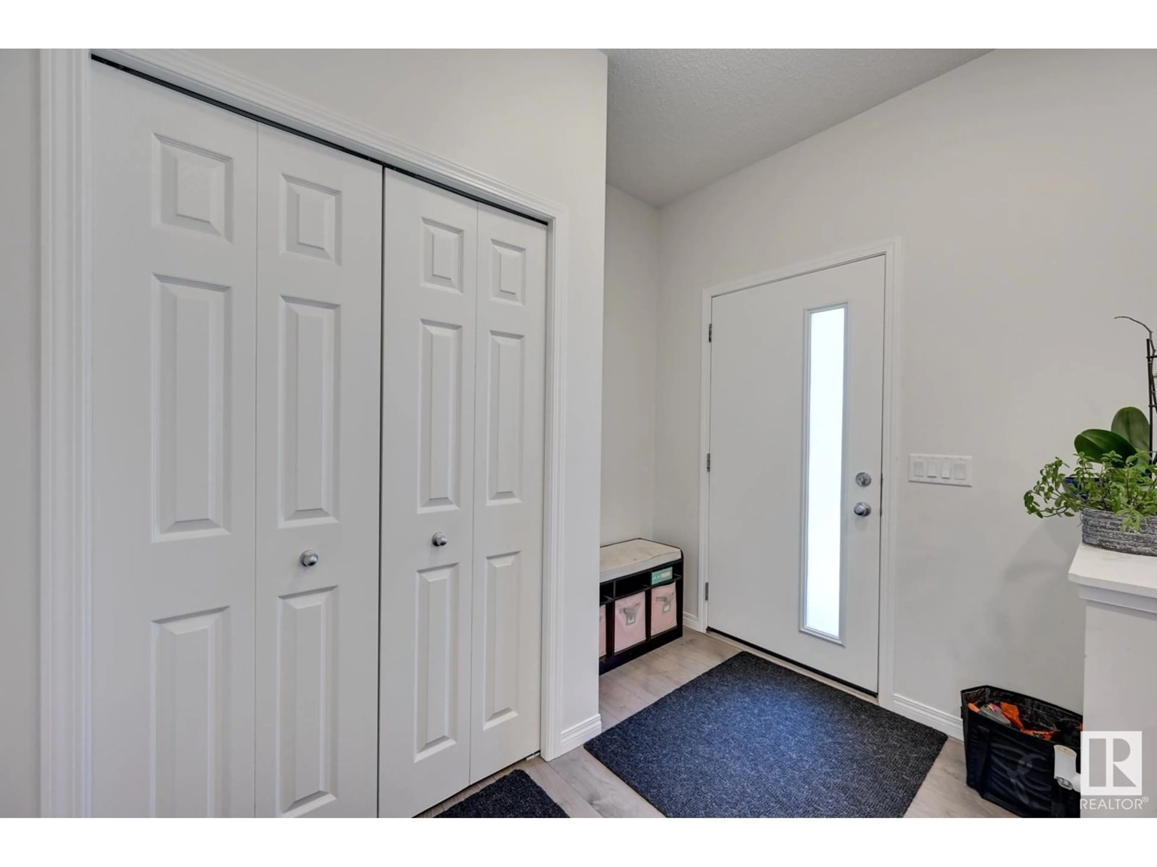 Indoor entryway for 2359 CASEY CR, Edmonton Alberta T6W3N1
