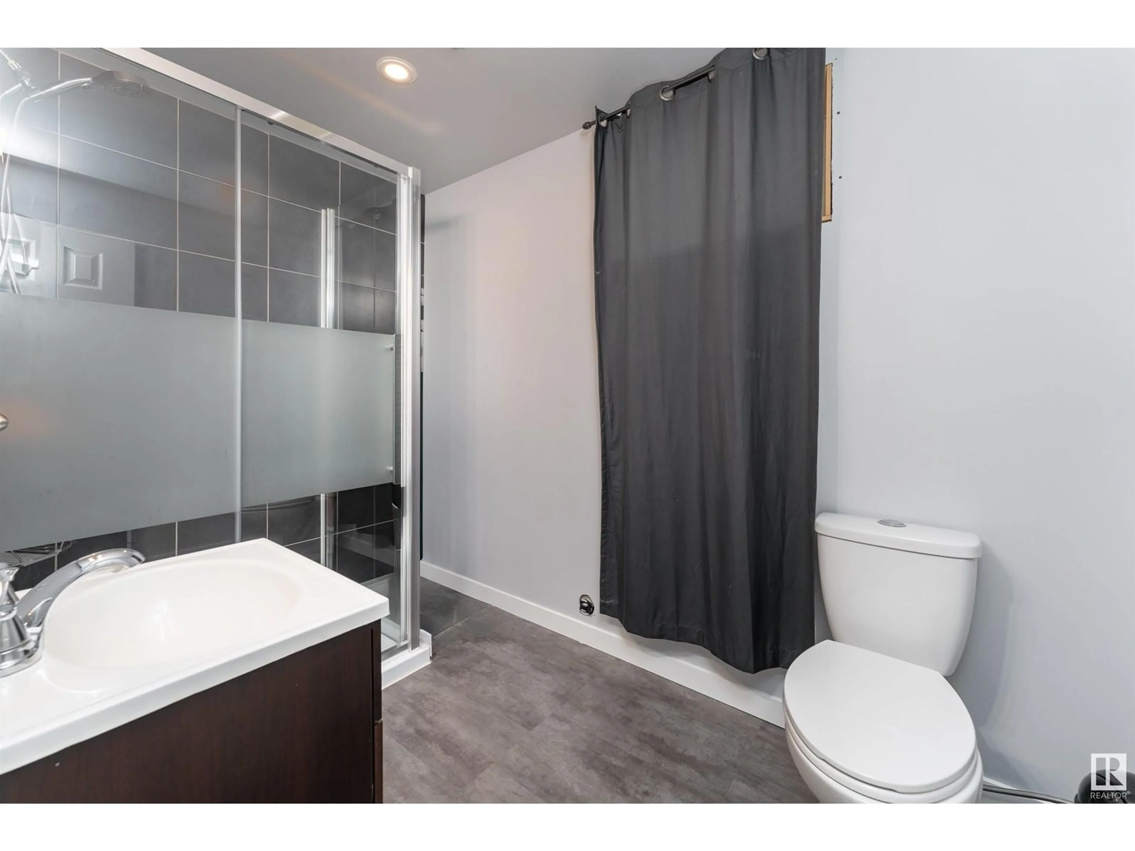 Standard bathroom, unknown for NW - 910 BRECKENRIDGE CO, Edmonton Alberta T5T6J9