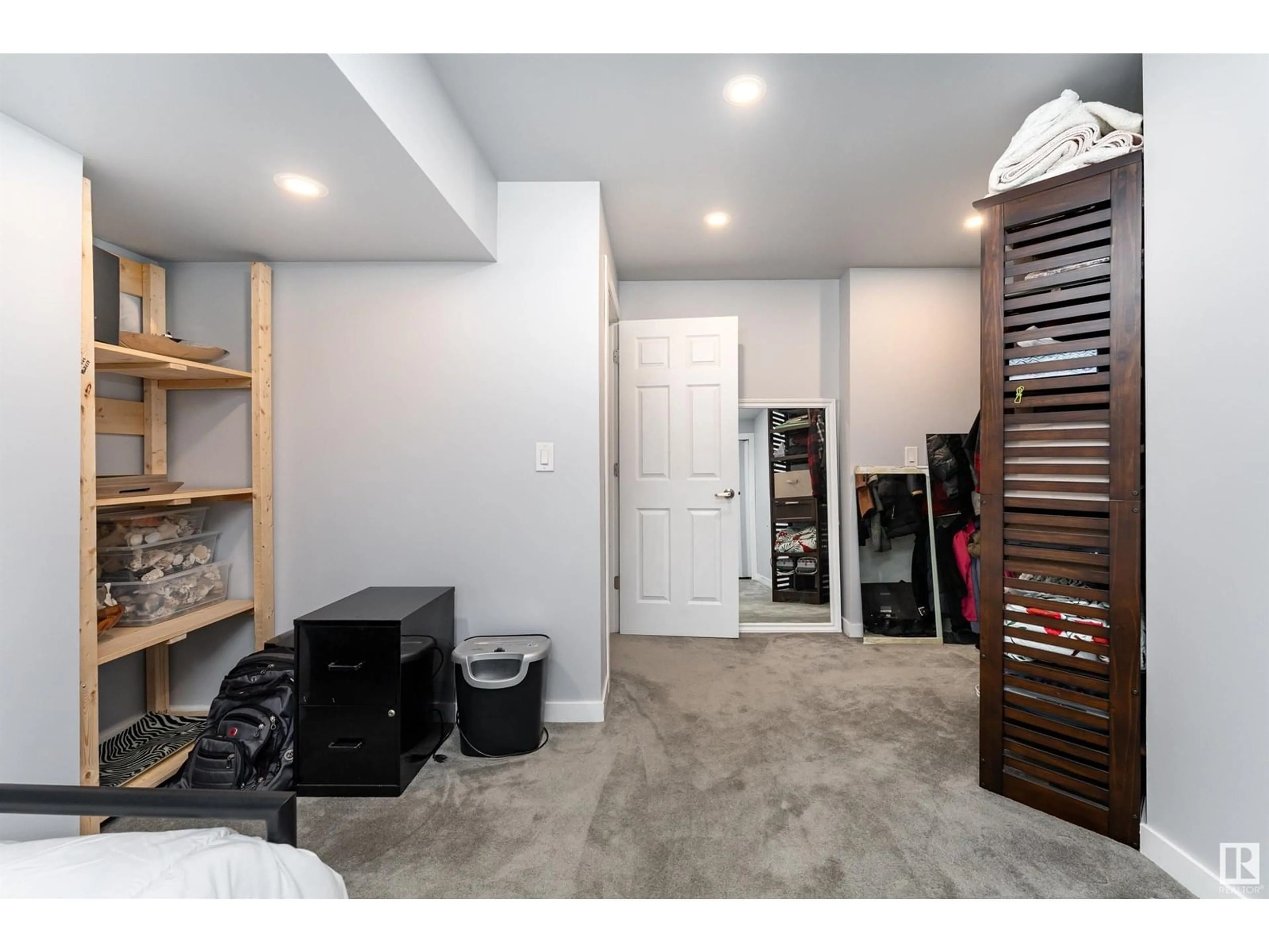 Storage room or clothes room or walk-in closet for NW - 910 BRECKENRIDGE CO, Edmonton Alberta T5T6J9