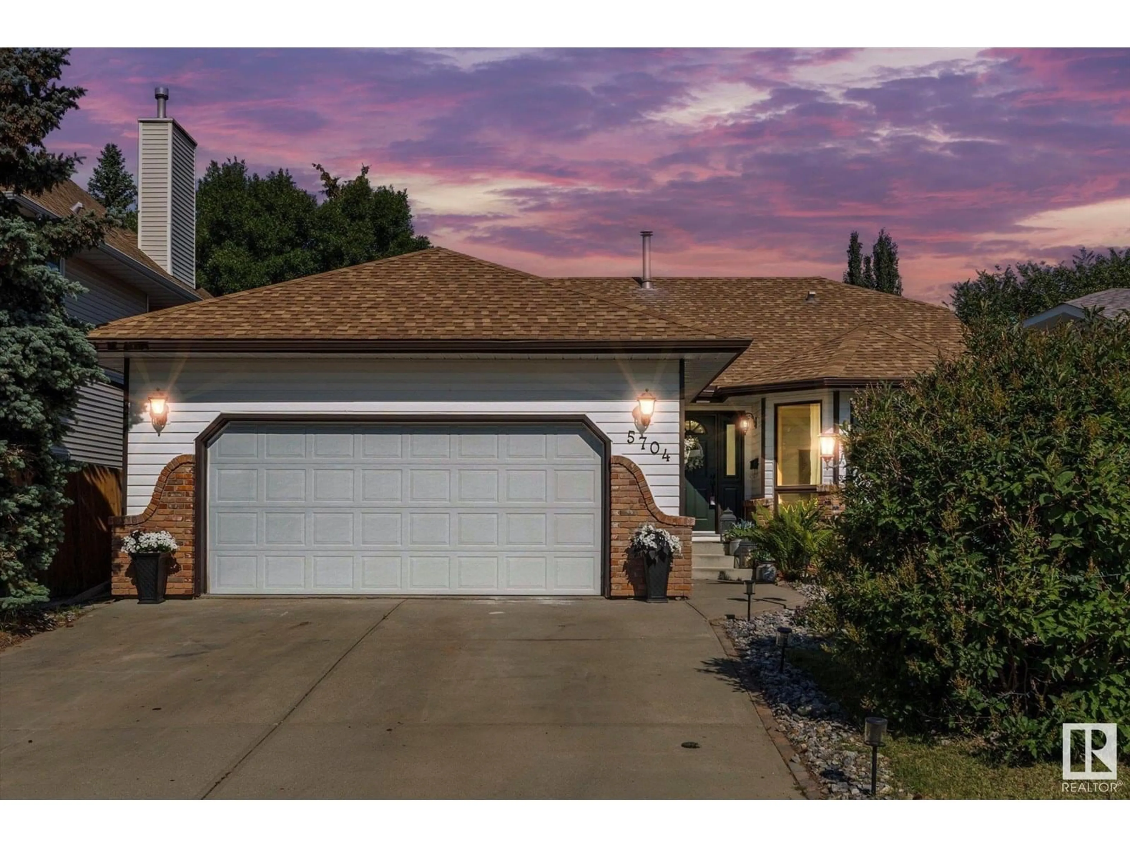 Home with vinyl exterior material, street for 5704 47 ST, Stony Plain Alberta T7Z1C6