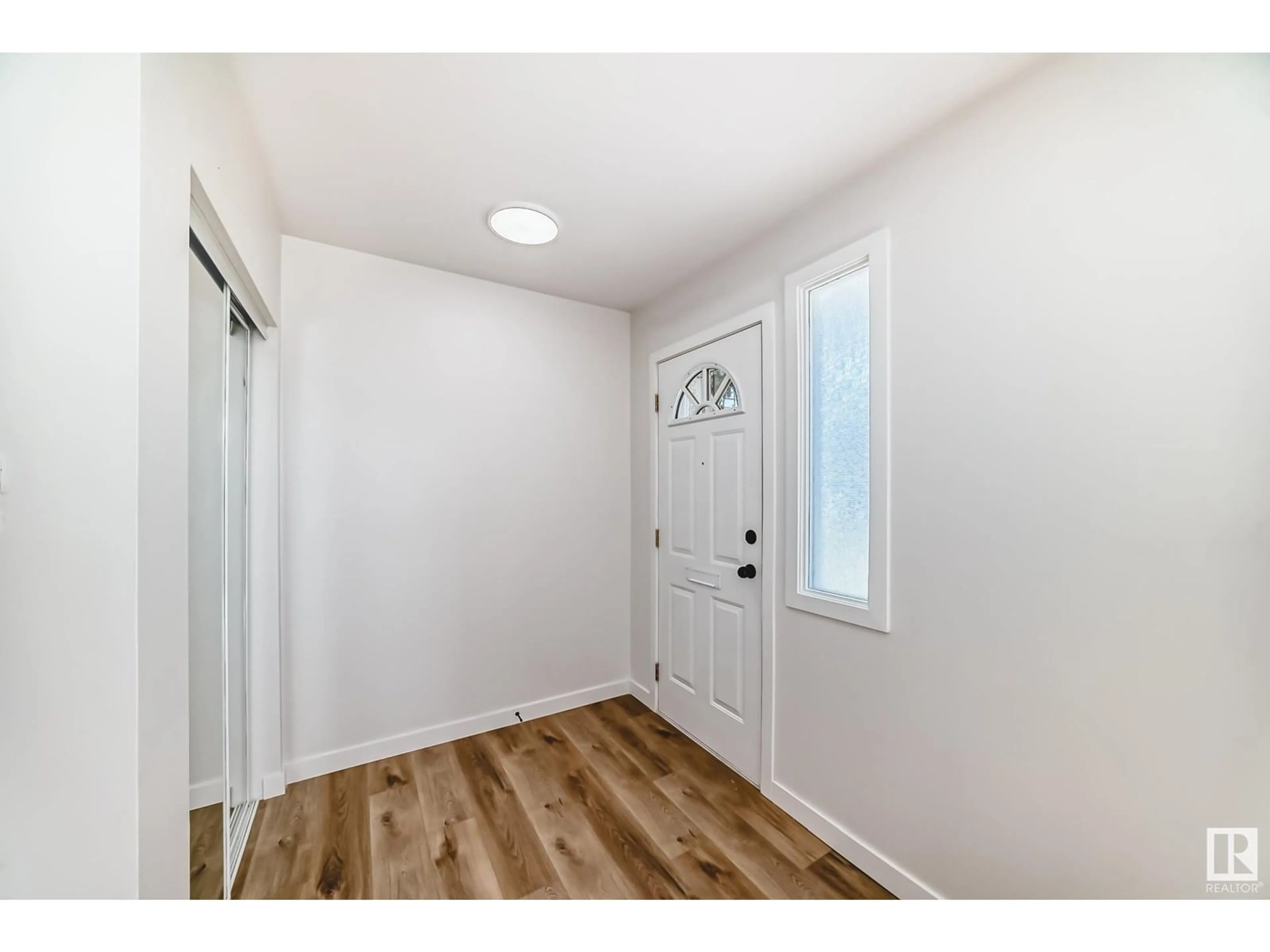 Indoor entryway for NW - 10820 132 AV, Edmonton Alberta T5E0Z6