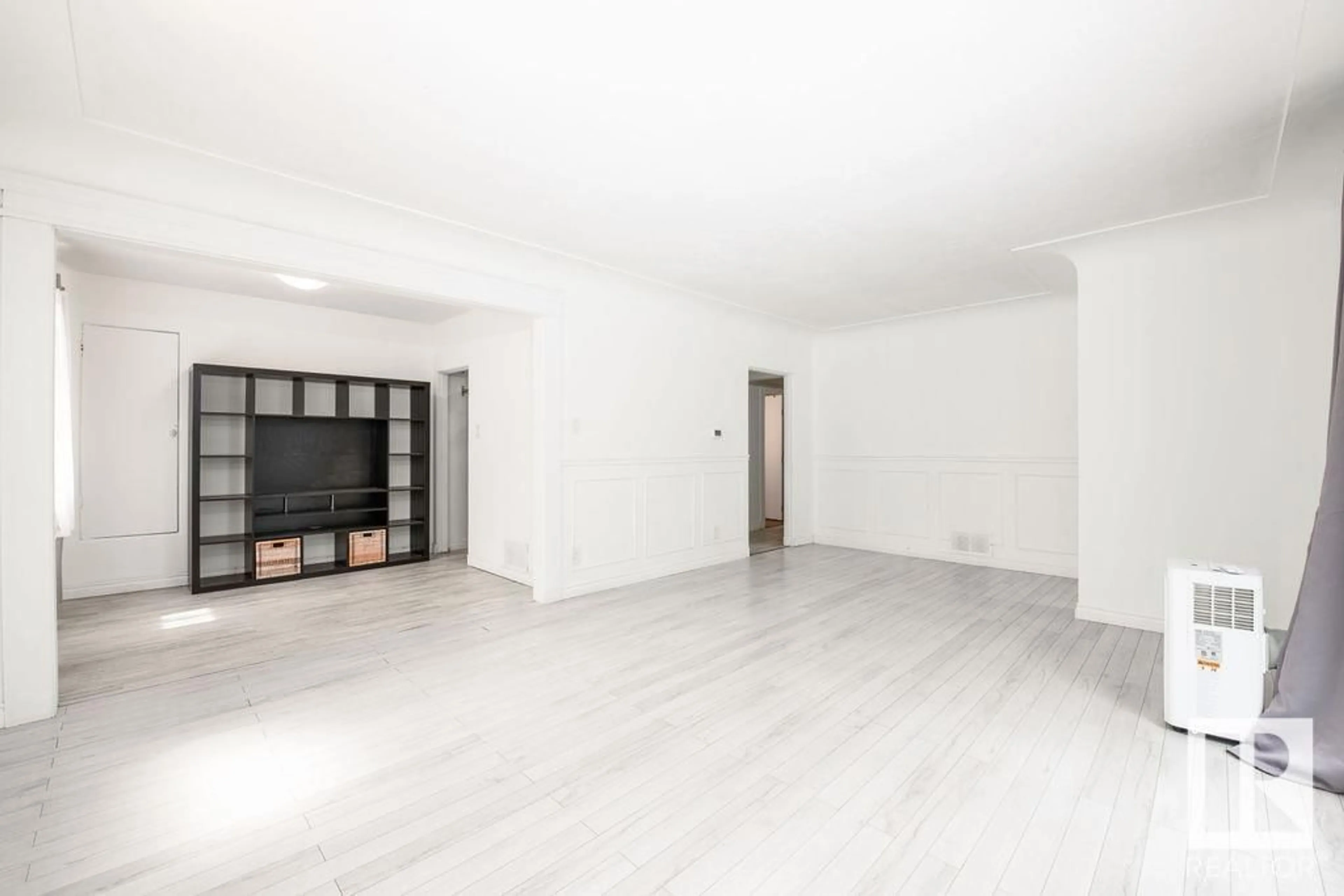 A pic of a room for 12428 90 ST NW, Edmonton Alberta T5B3Z8