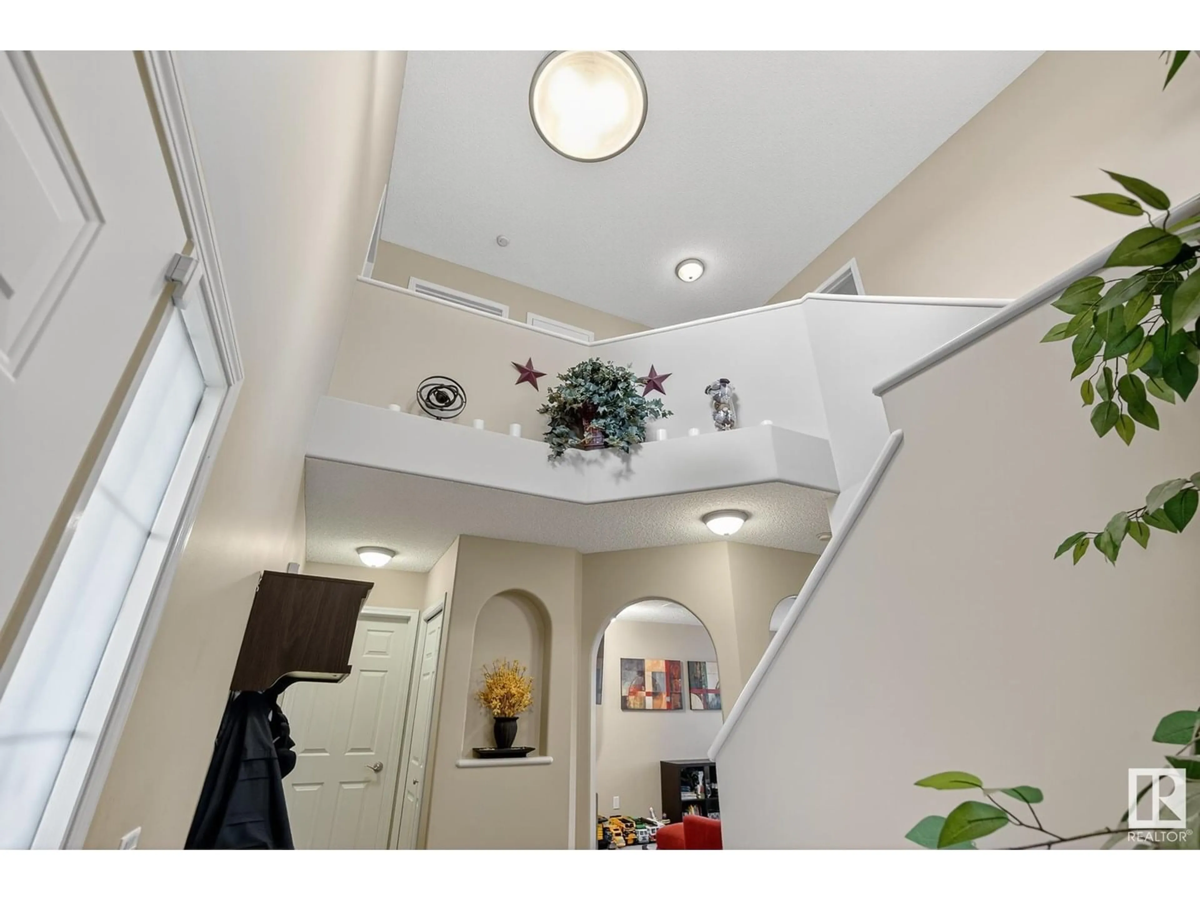 Indoor foyer for 3725 137A AV, Edmonton Alberta T5Y3G7