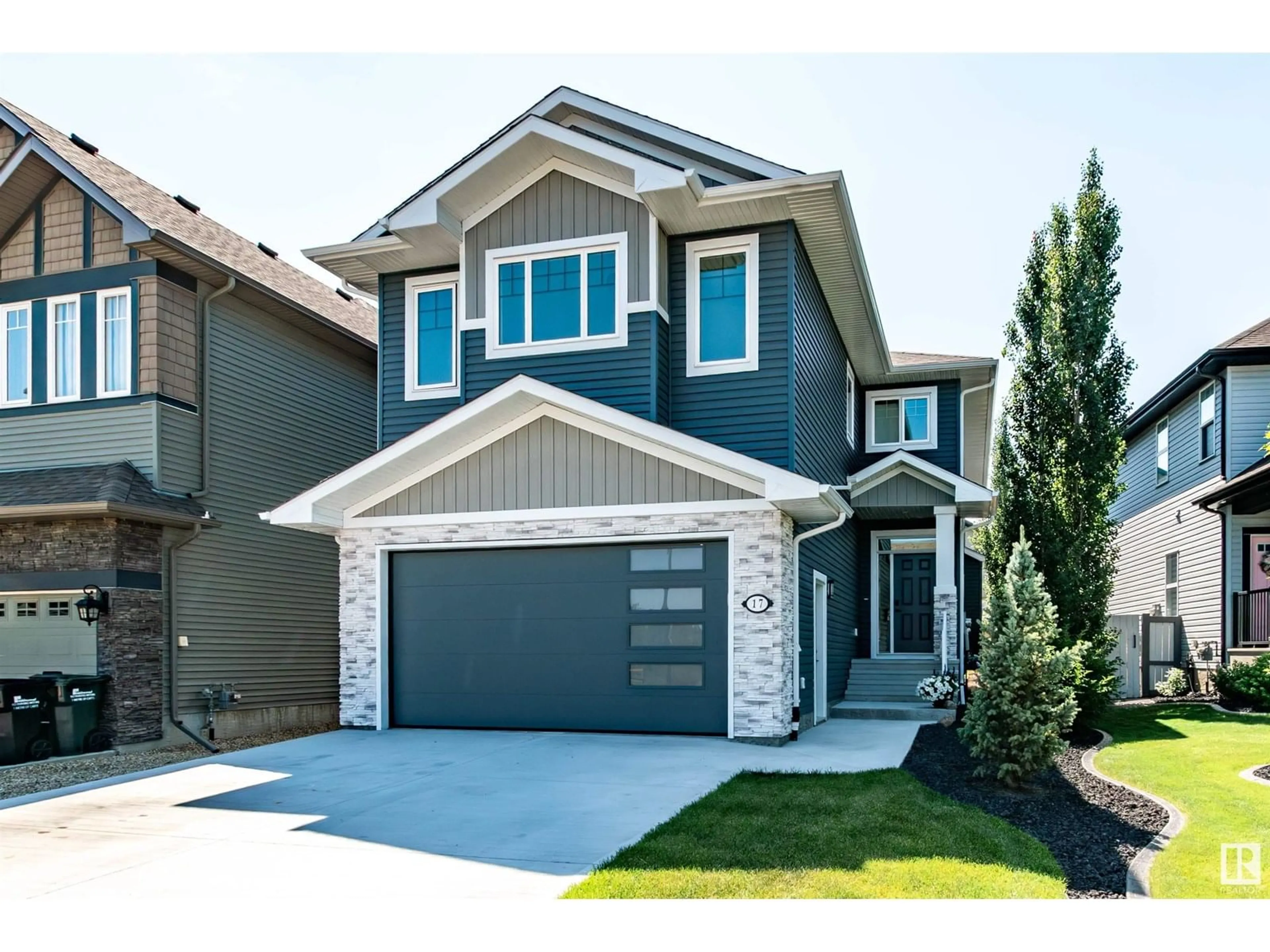 Home with vinyl exterior material, street for 17 SUNBURY PL, Sherwood Park Alberta T8H0K3