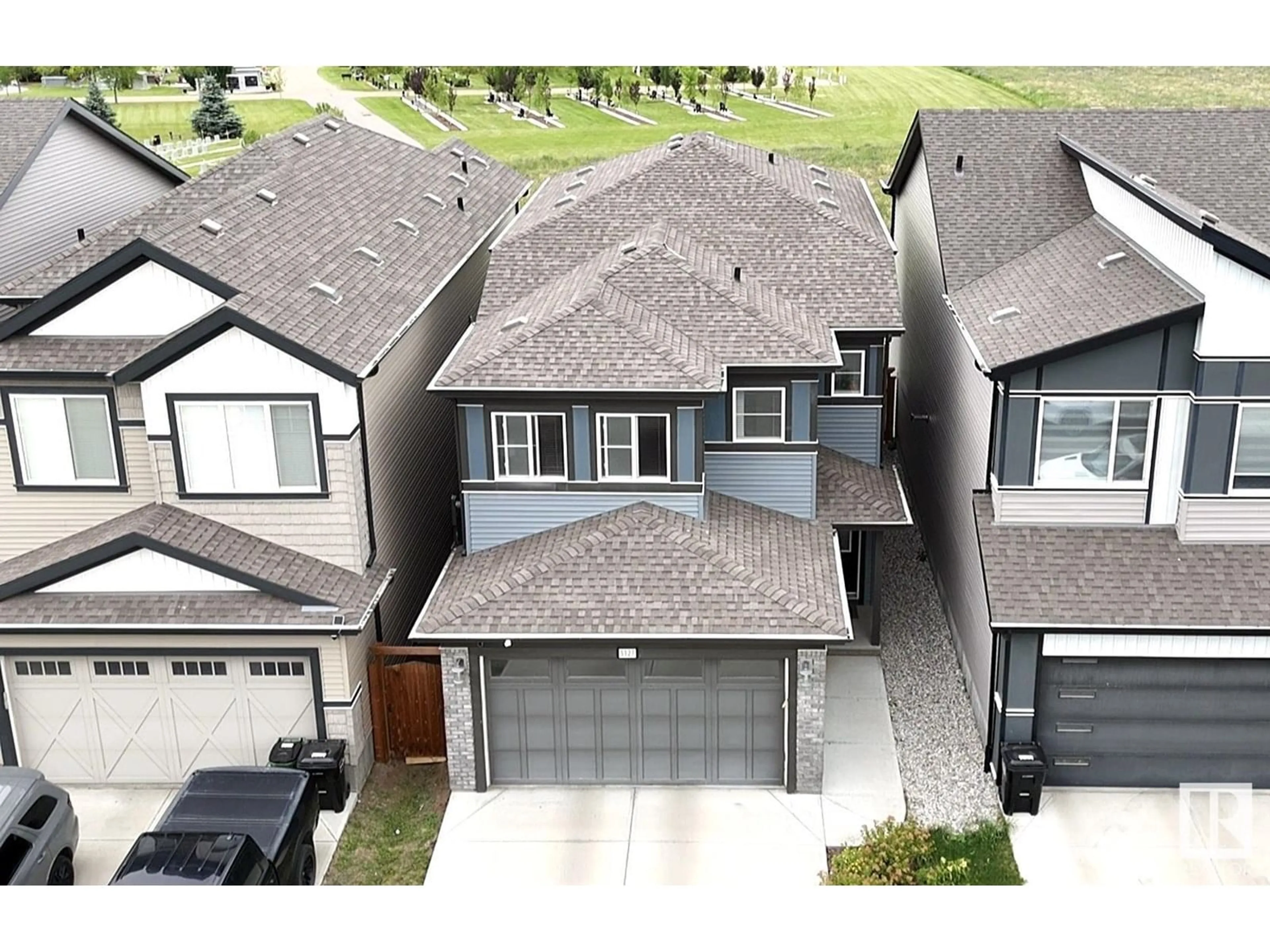 A pic from outside/outdoor area/front of a property/back of a property/a pic from drone, street for 3327 PARKER LO, Edmonton Alberta T6W4C2