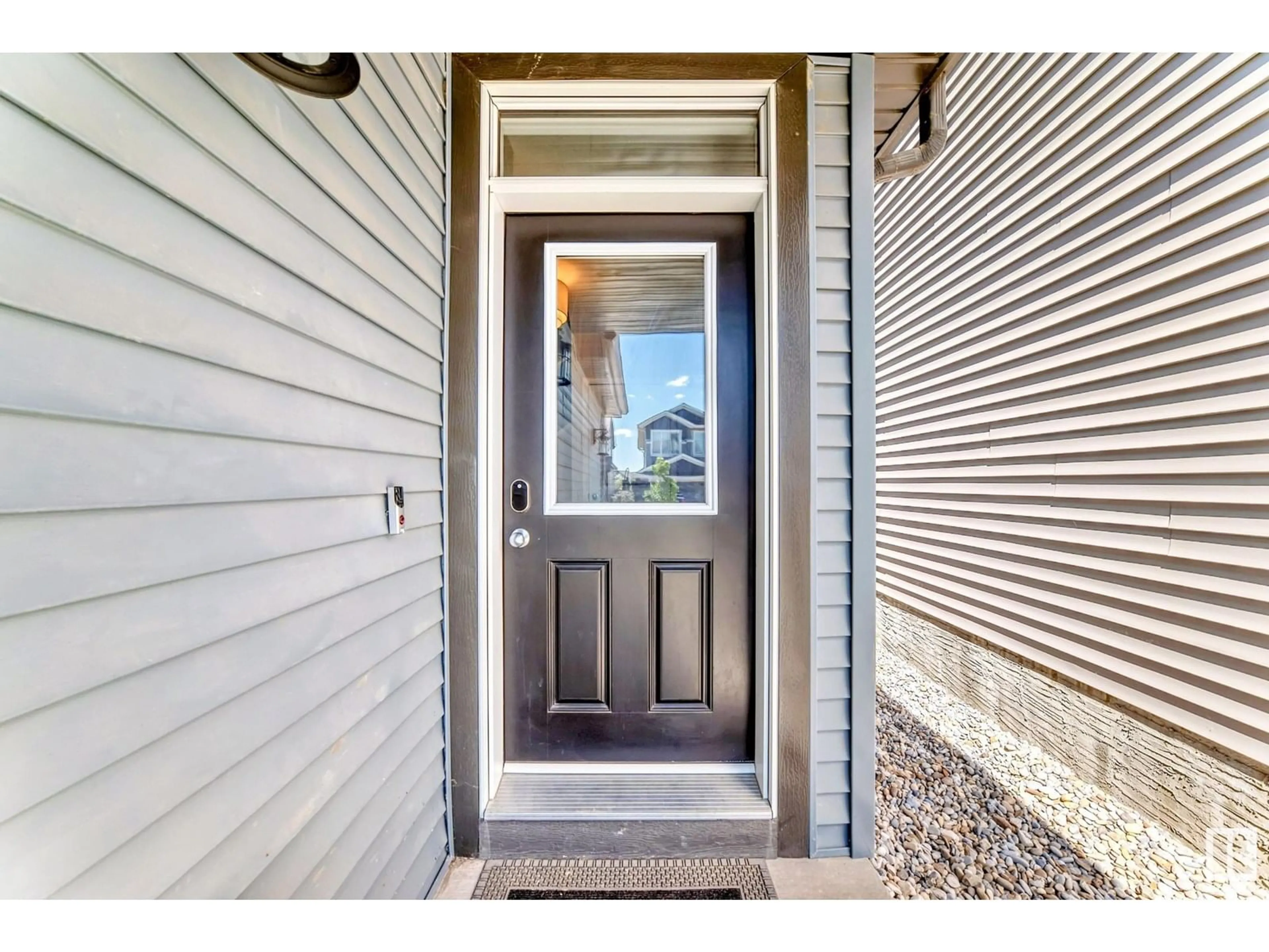 Indoor entryway for 3327 PARKER LO, Edmonton Alberta T6W4C2