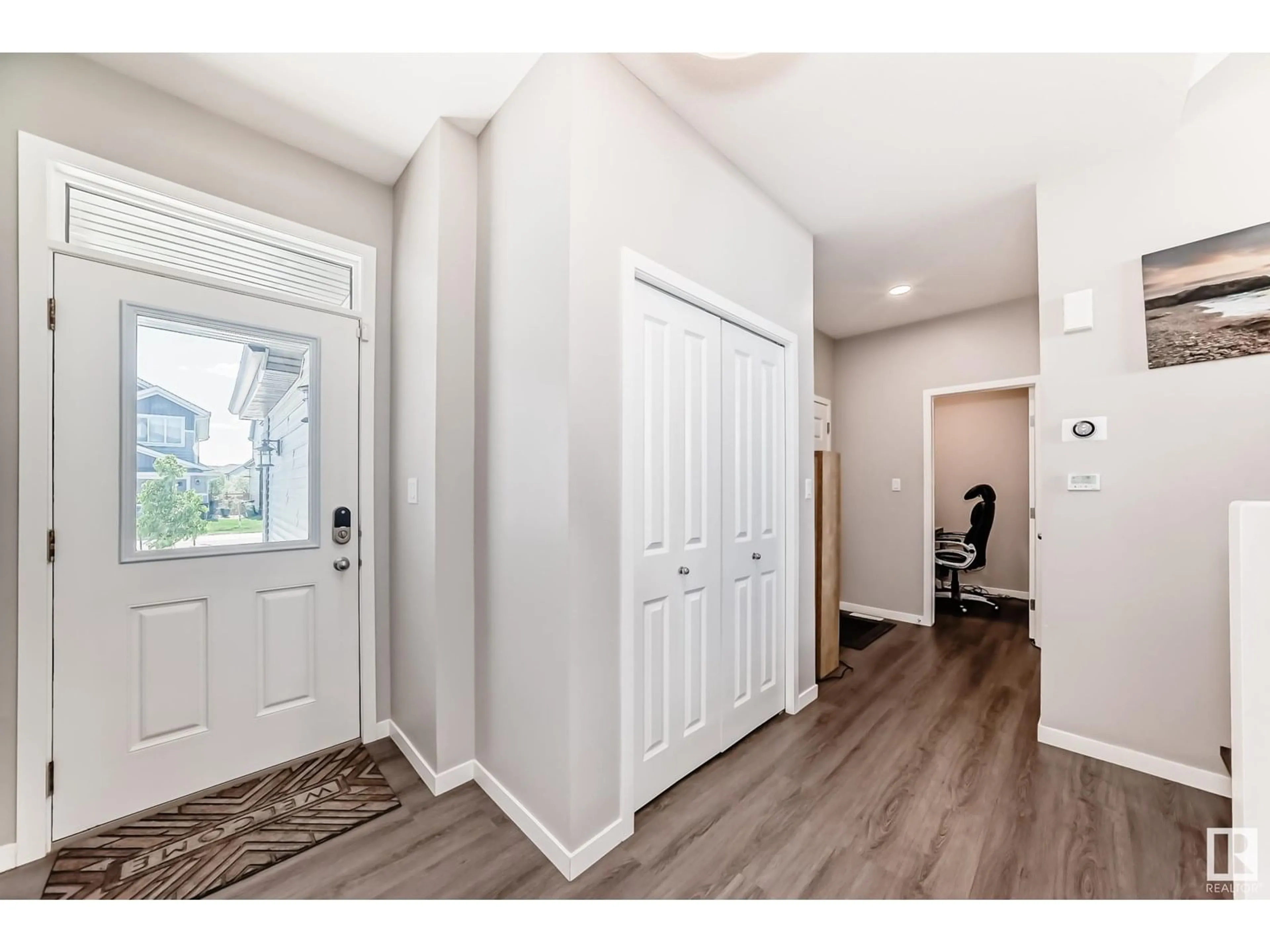 Indoor entryway for 3327 PARKER LO, Edmonton Alberta T6W4C2