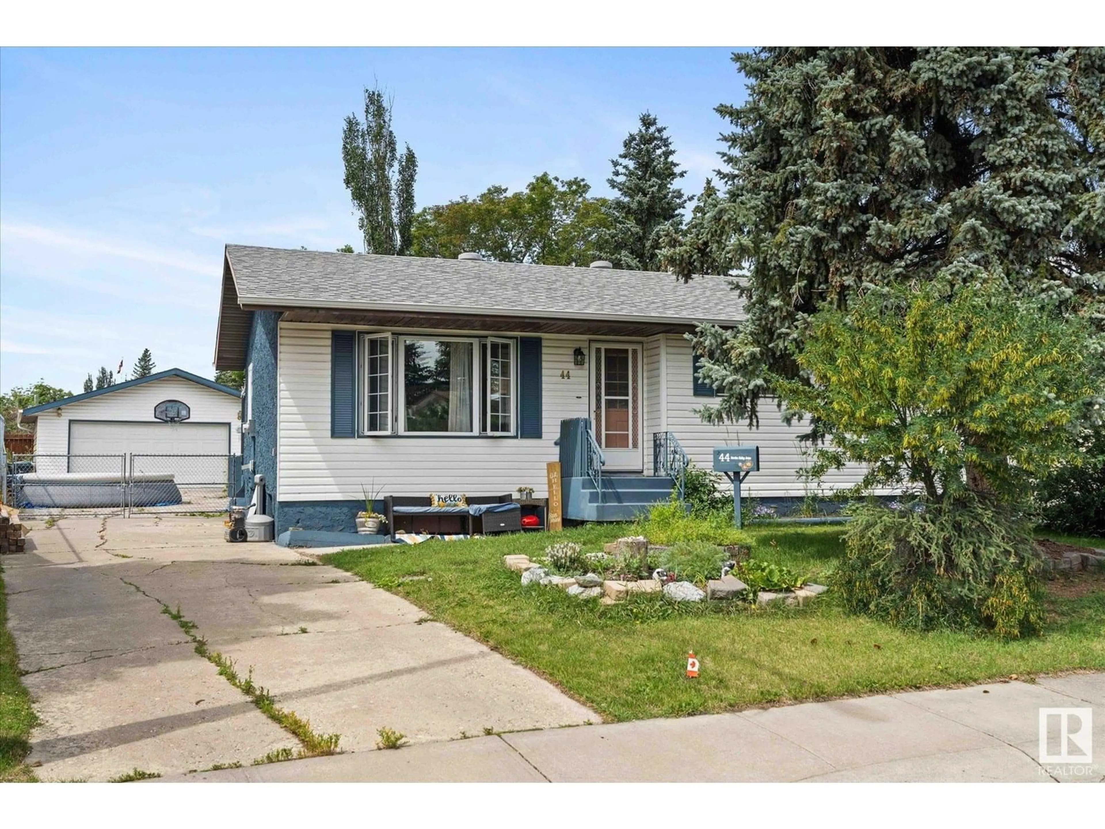 Home with vinyl exterior material, street for 44 GARDEN VALLEY DR, Stony Plain Alberta T7Z1H4