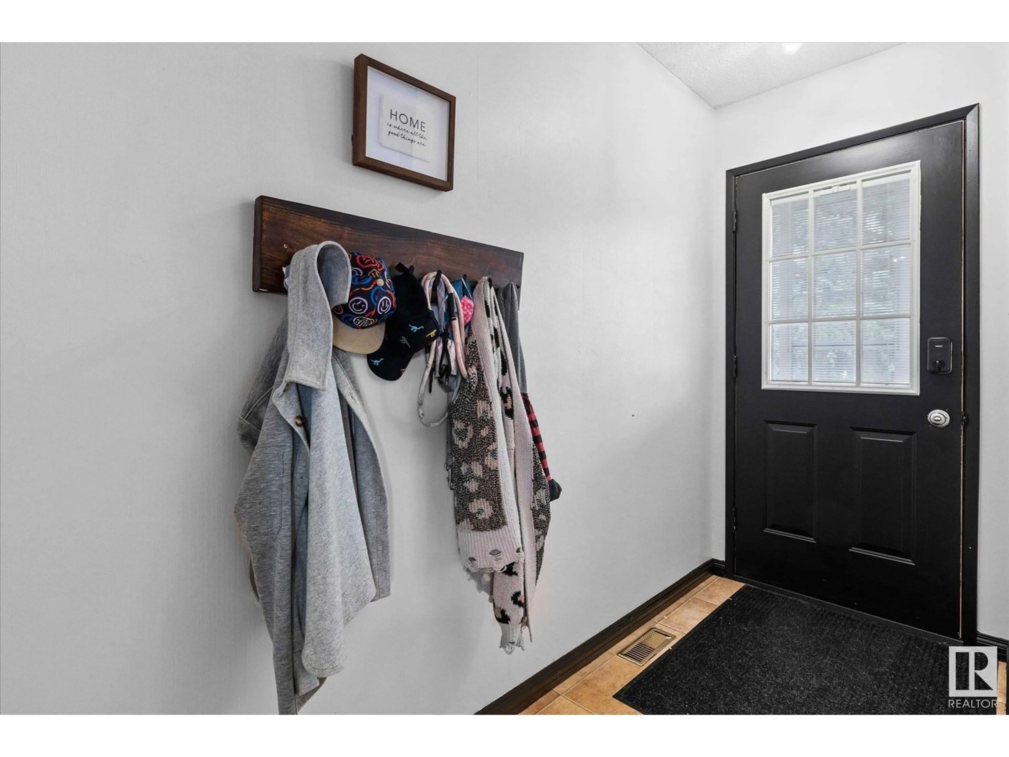 Indoor entryway for 44 GARDEN VALLEY DR, Stony Plain Alberta T7Z1H4