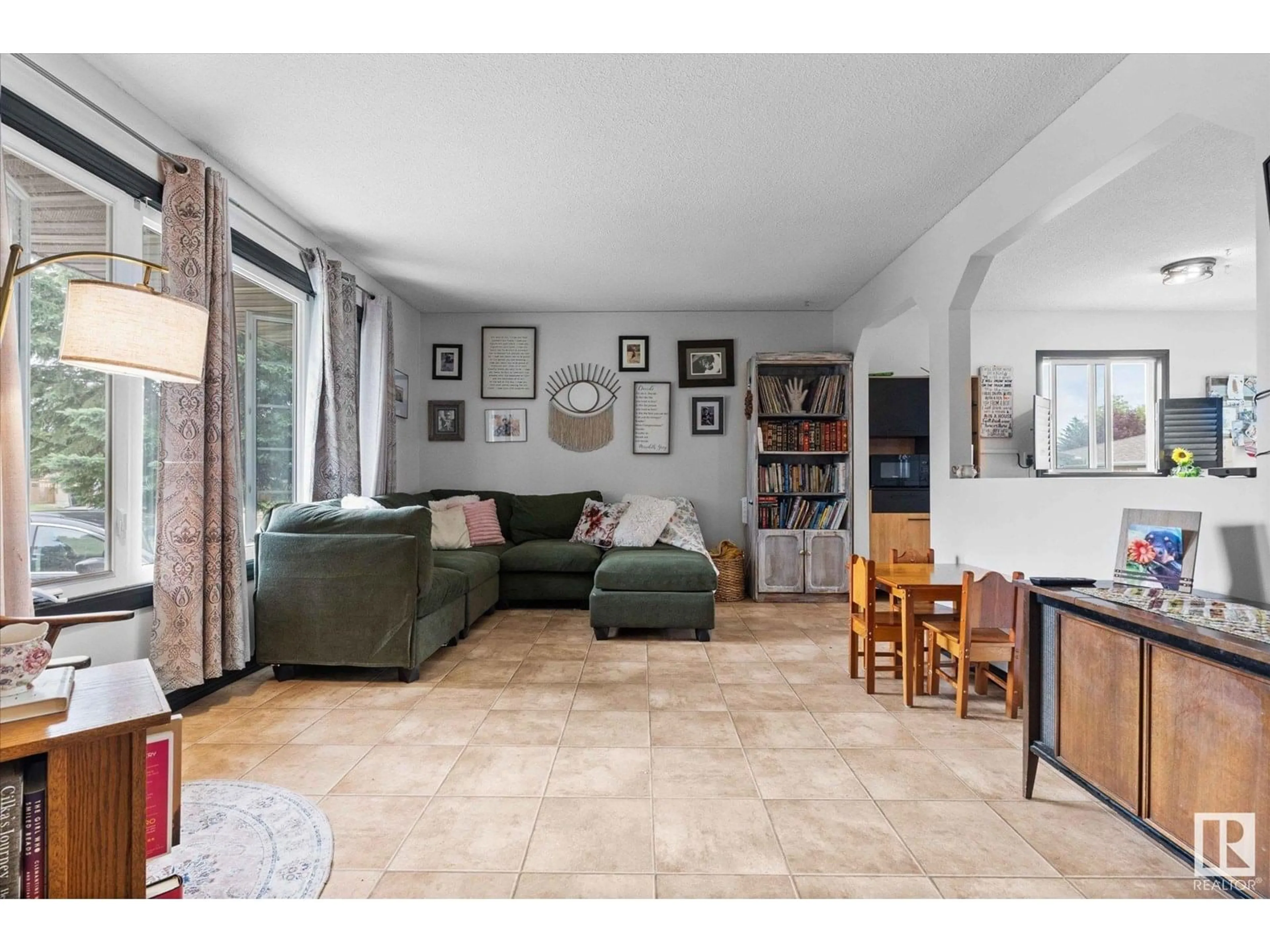 Living room with furniture, ceramic/tile floor for 44 GARDEN VALLEY DR, Stony Plain Alberta T7Z1H4