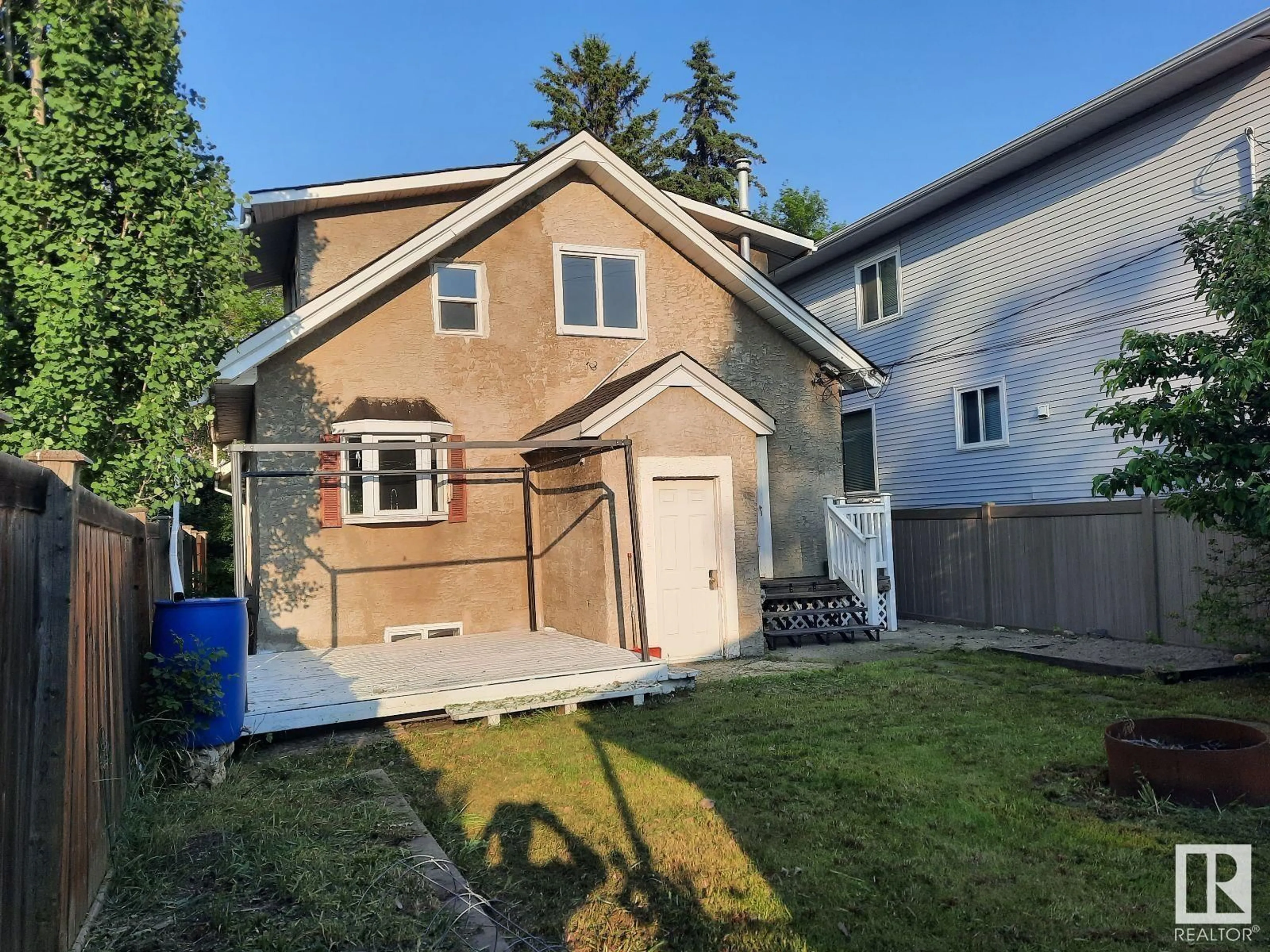 A pic from outside/outdoor area/front of a property/back of a property/a pic from drone, street for NW - 11242 95A ST, Edmonton Alberta T5G1N8