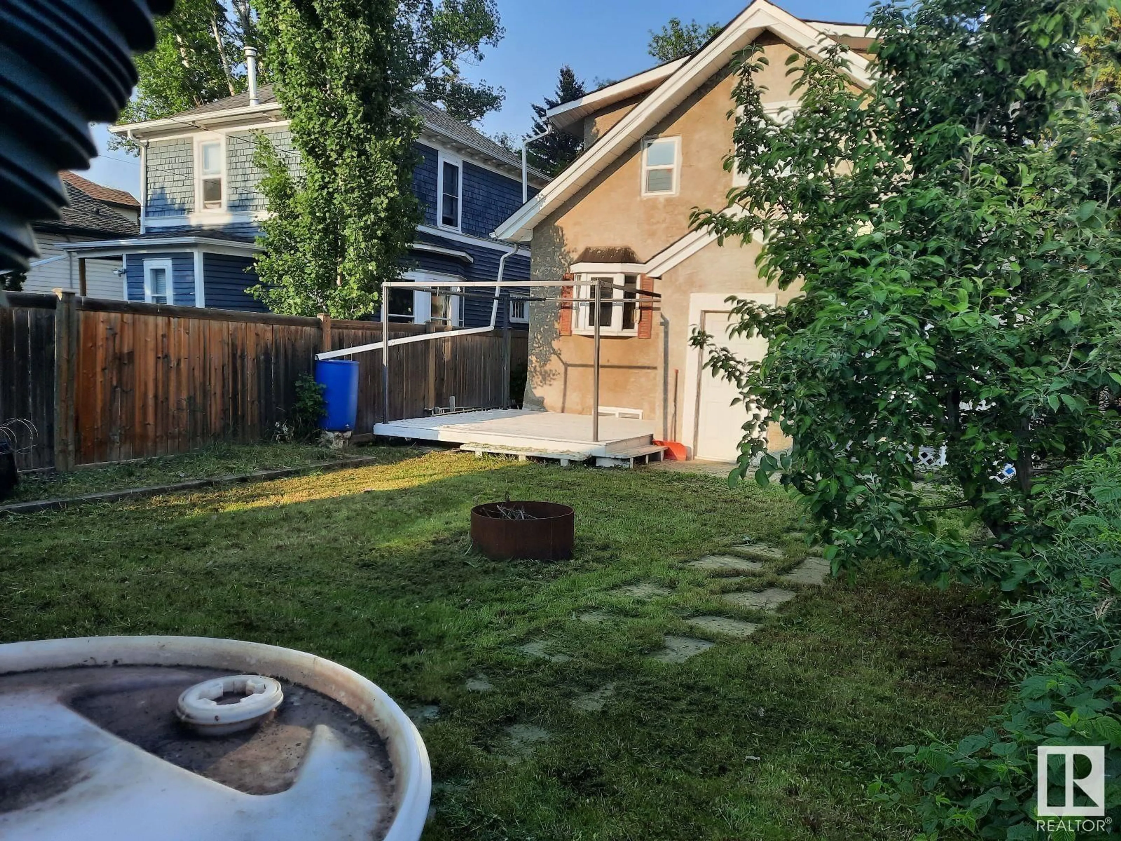 A pic from outside/outdoor area/front of a property/back of a property/a pic from drone, unknown for NW - 11242 95A ST, Edmonton Alberta T5G1N8