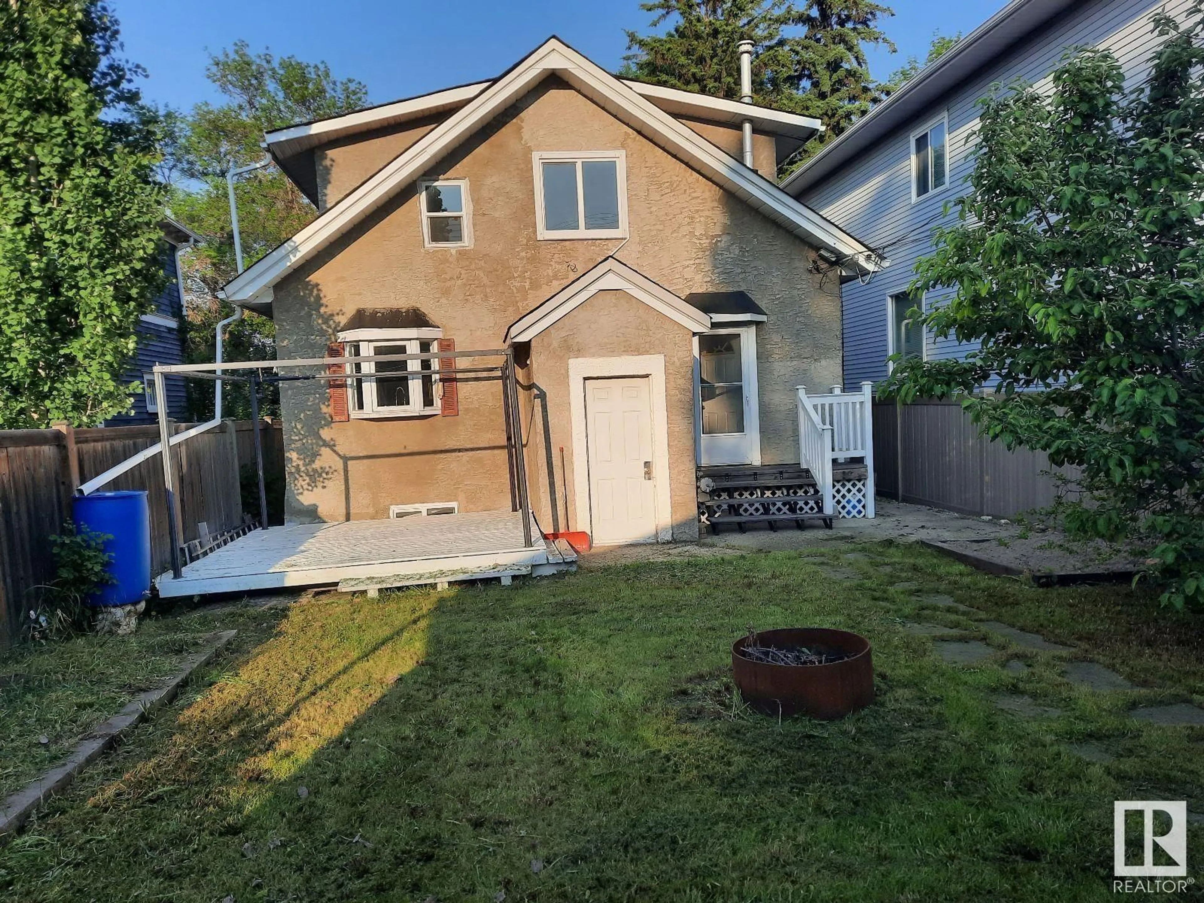 Unknown for NW - 11242 95A ST, Edmonton Alberta T5G1N8