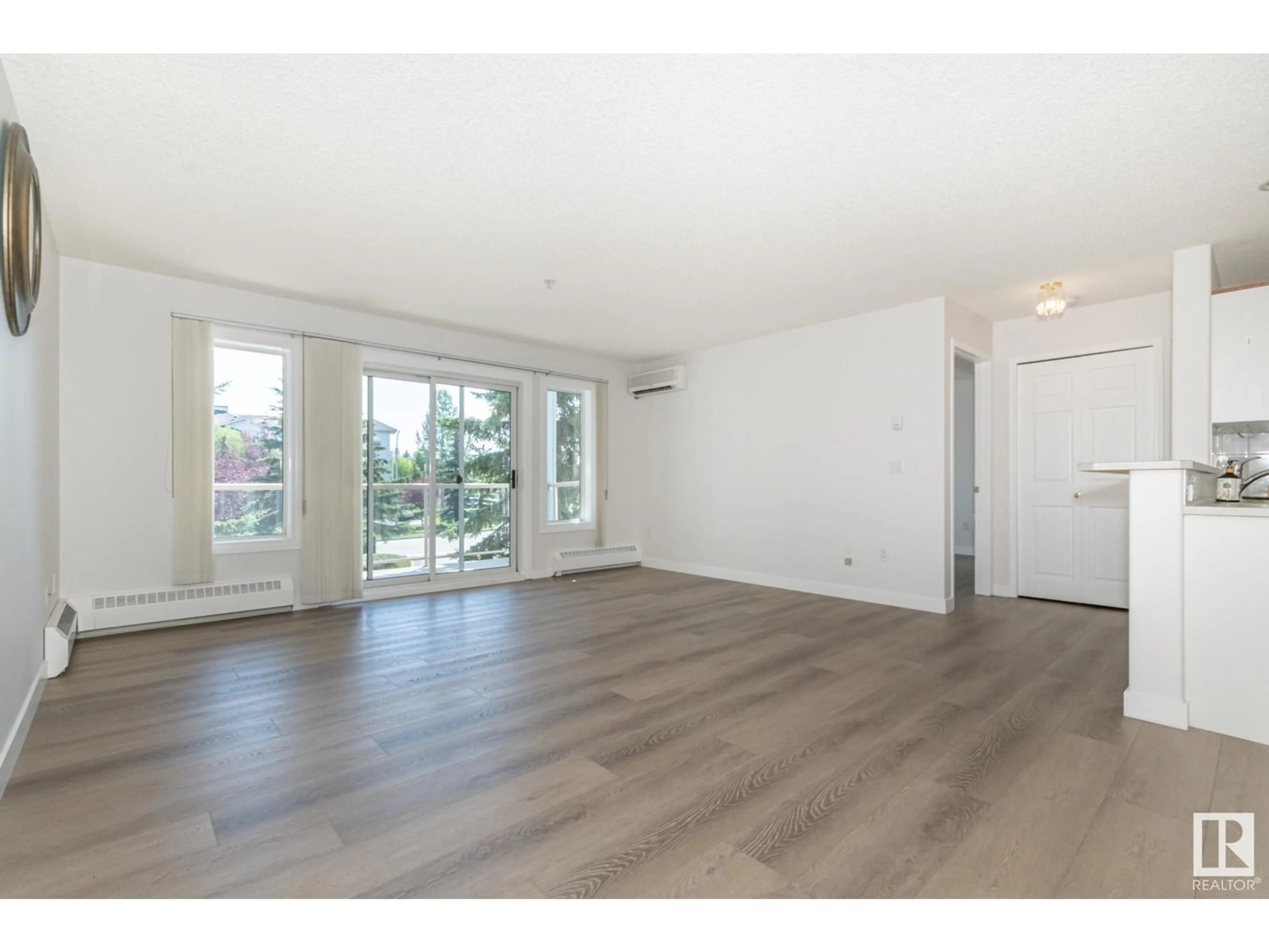 A pic of a room for #203 - 70 CRYSTAL LN, Sherwood Park Alberta T8H1W6